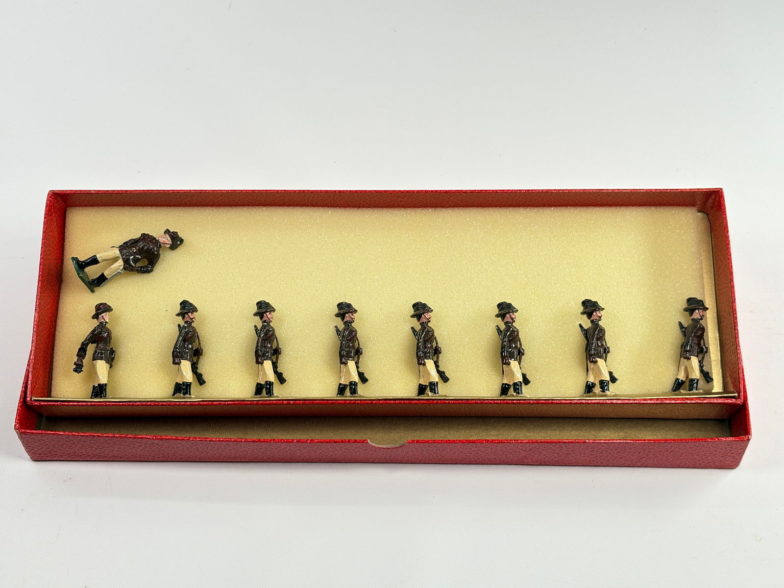 NOSTALGIA TOY SOLDIERS NSW MOUNTED RIFLES: REMAINS IN VERY GOOD CLEAN CONDITION. BOX SHOWING SOME TYPICAL STORAGE WEAR.