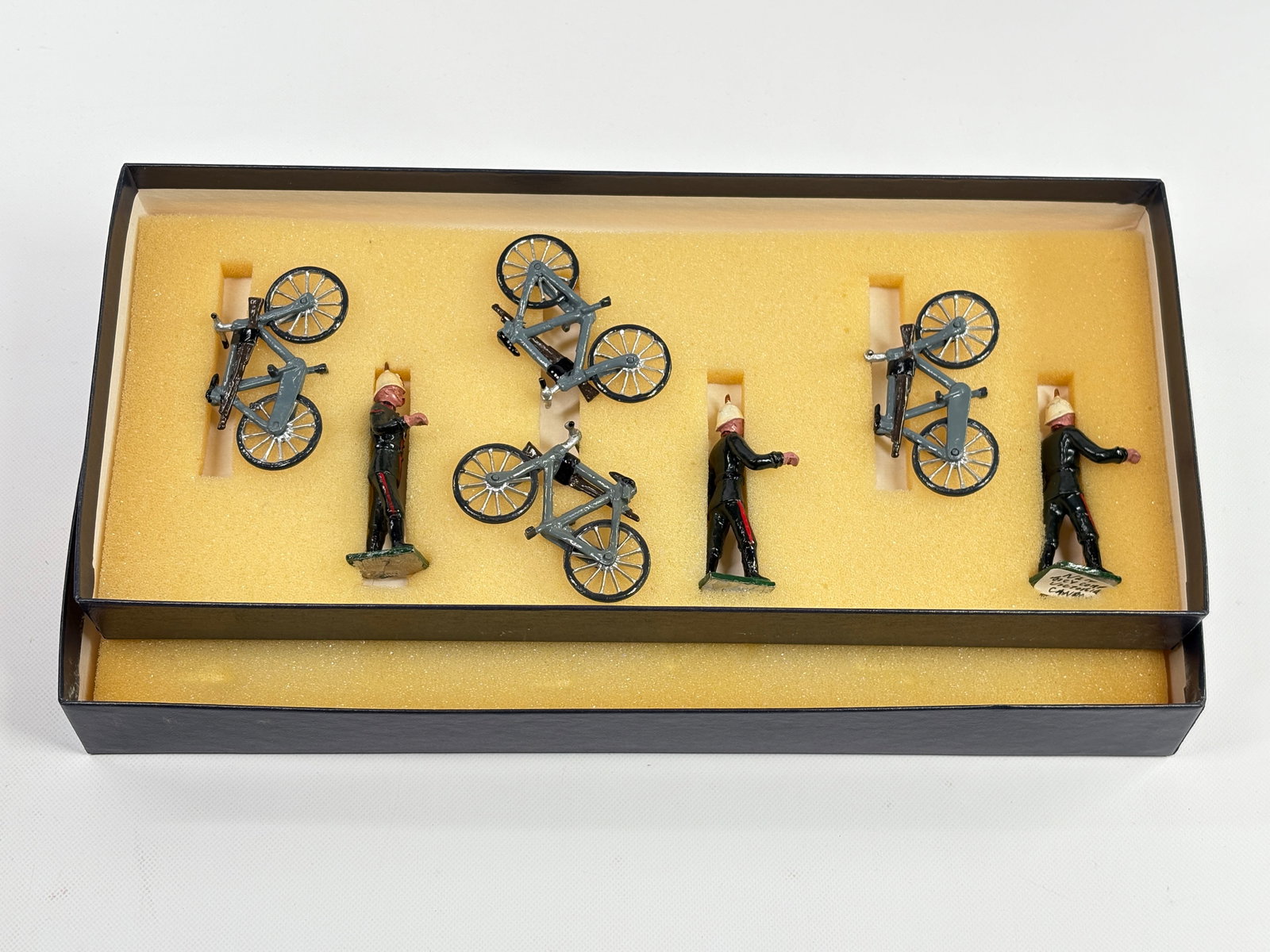 NOSTALGIA TOY SOLDIER BICYCLE CORPS. VICTORIAN RIFLES: REMAINS IN VERY GOOD CLEAN CONDITION. BOX SHOWING SOME TYPICAL STORAGE WEAR.