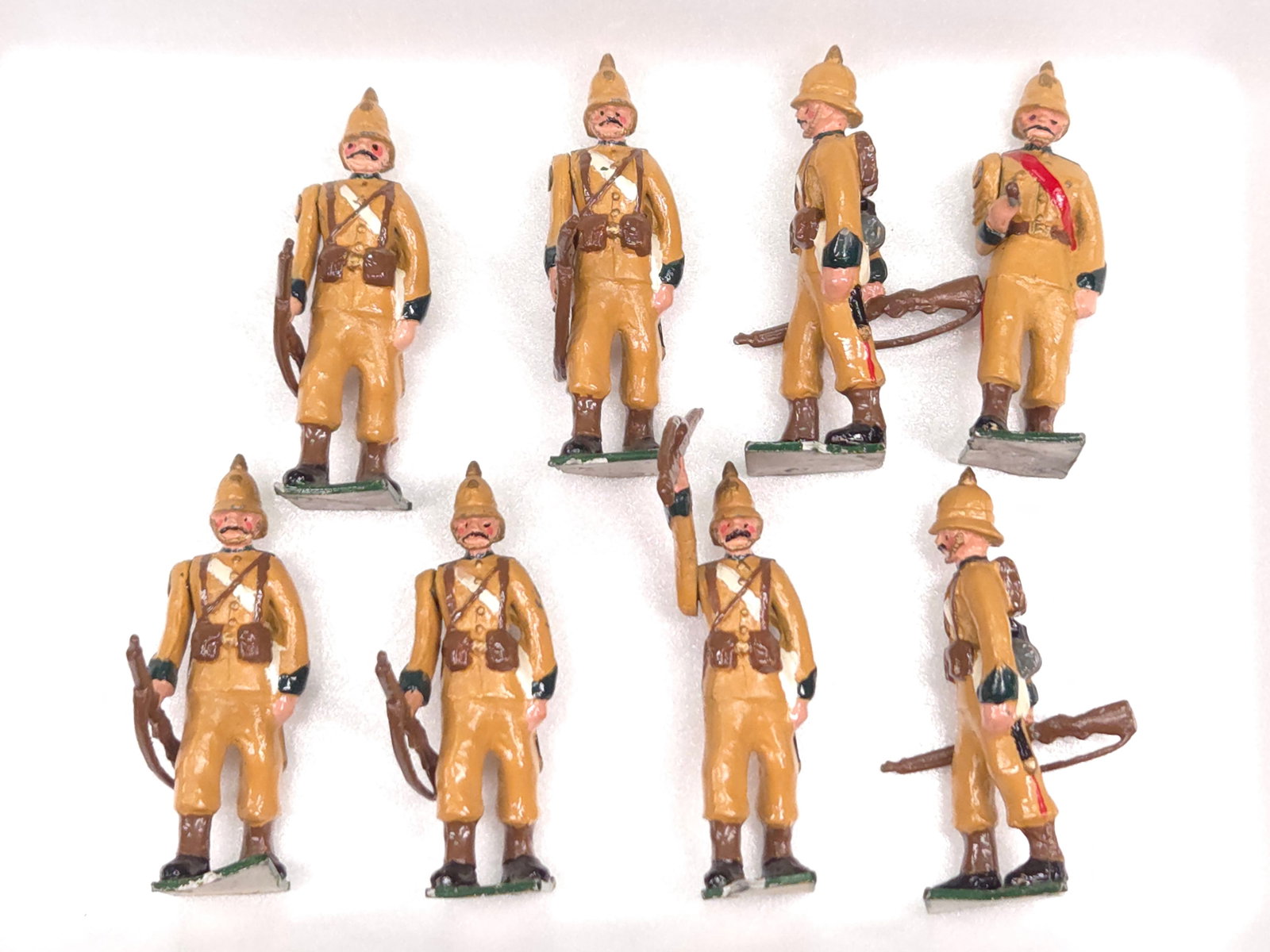 SET OF 8 BRITISH COLONIAL INFANTRY SOLDIERS: REMAINS IN VERY GOOD CONDITION, SHOWING ONLY SOME TYPICAL WEAR.