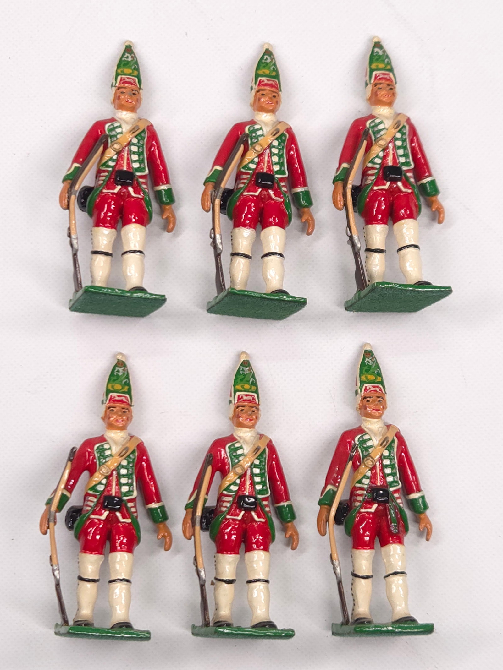 6) BRITISH RED COAT LEAD SOLDIERS W/ RIFLES: ALL REMAIN IN VERY GOOD CONDITION, HOWEVER RIFLE TIPS ARE BENT.