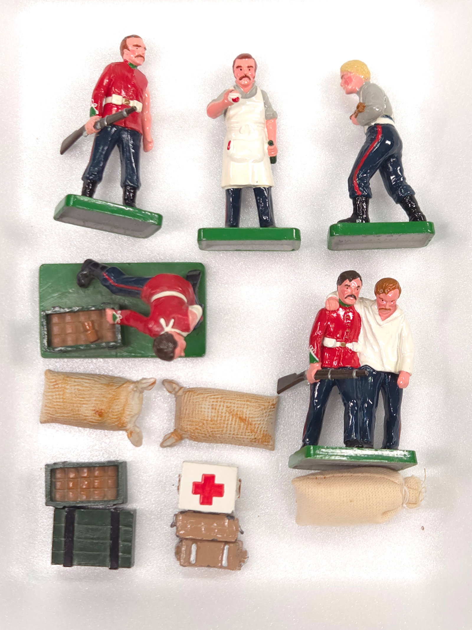 SET OF TROPHY MINIATURES MEDICAL TEAM (1 of 4)