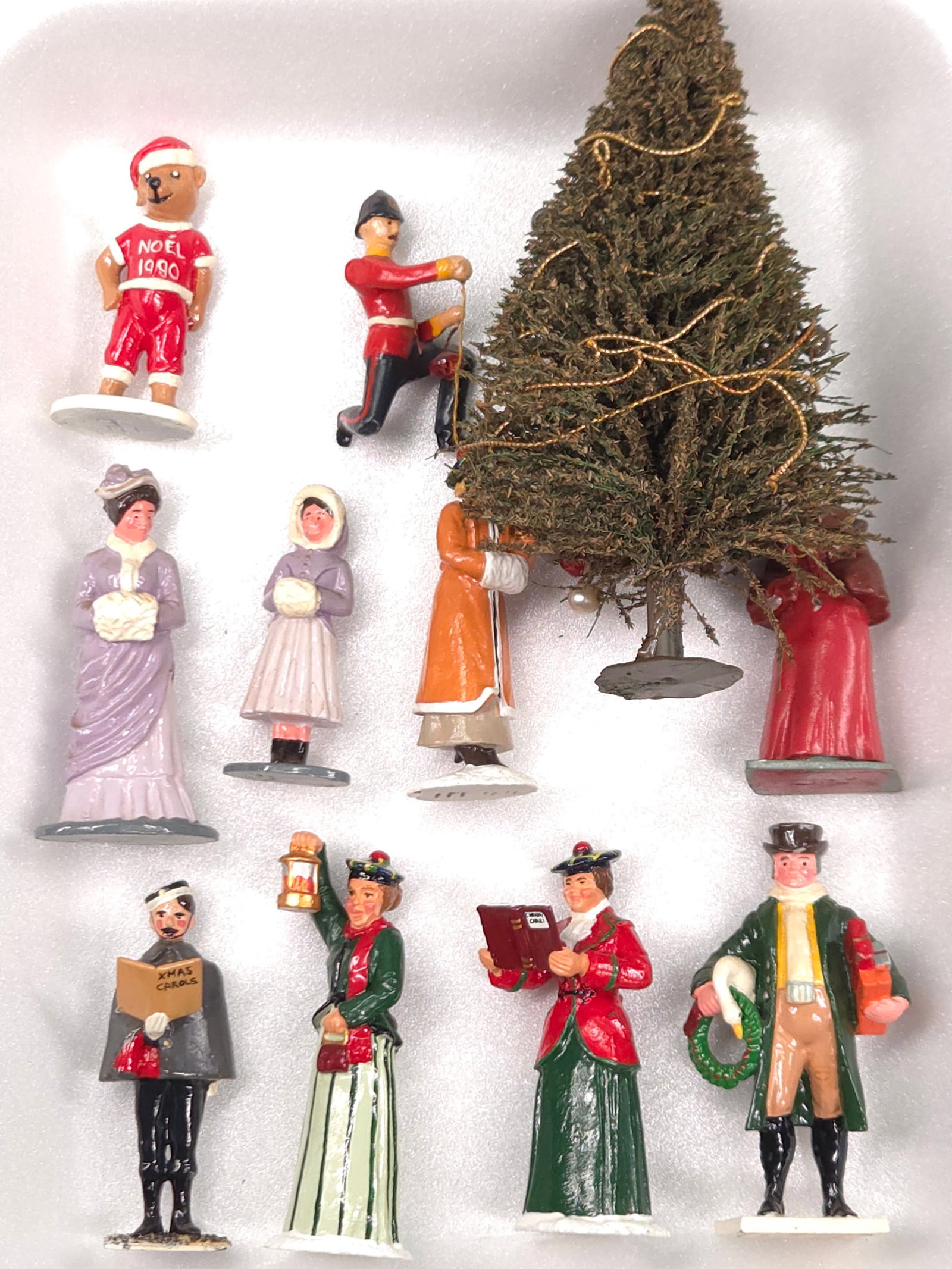 VARIOUS TROPHY MINIATURES CHRISTMAS LEAD FIGURES (1 of 4)