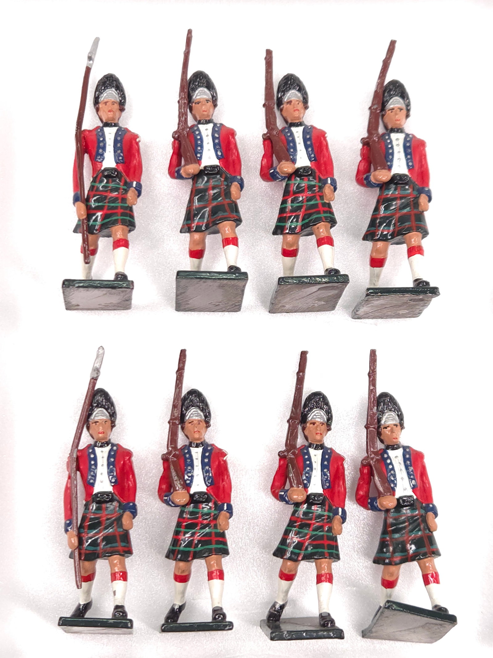 SET OF 8 SCOTTISH HIGHLANDER SOLDIERS (1 of 4)