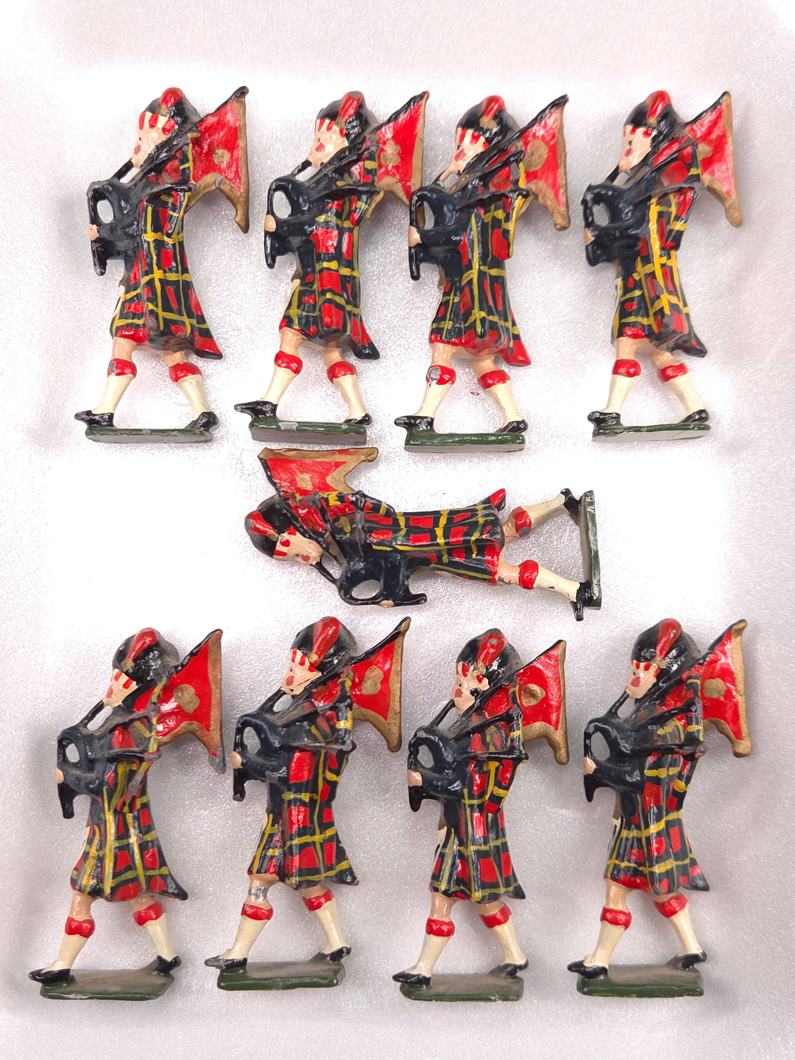 SET OF 9 LEAD BAGPIPER SCOTTISH REGT. (1 of 4)