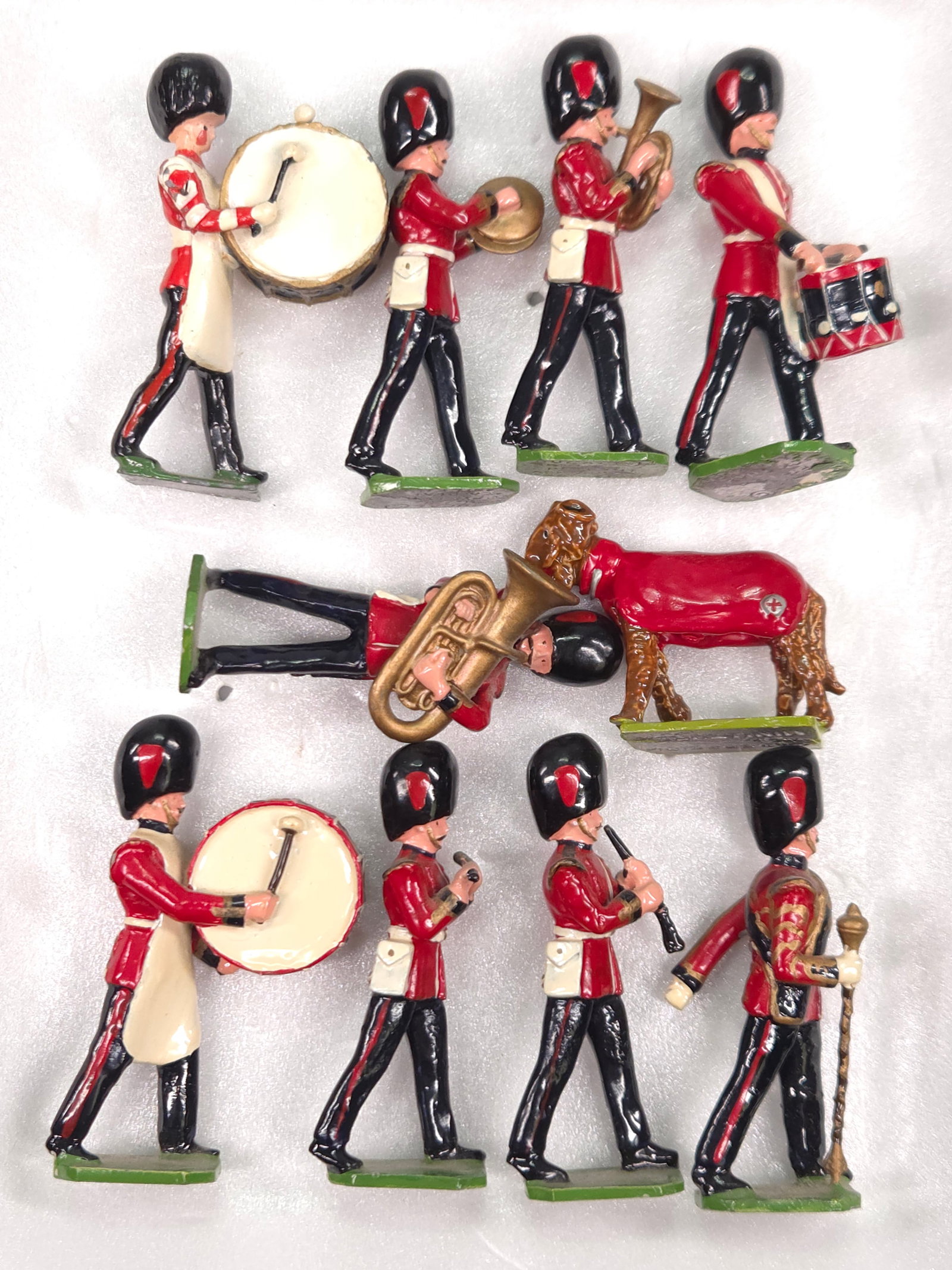 VARIOUS BRAND BRITISH GUARD LEAD SOLDIERS (1 of 3)