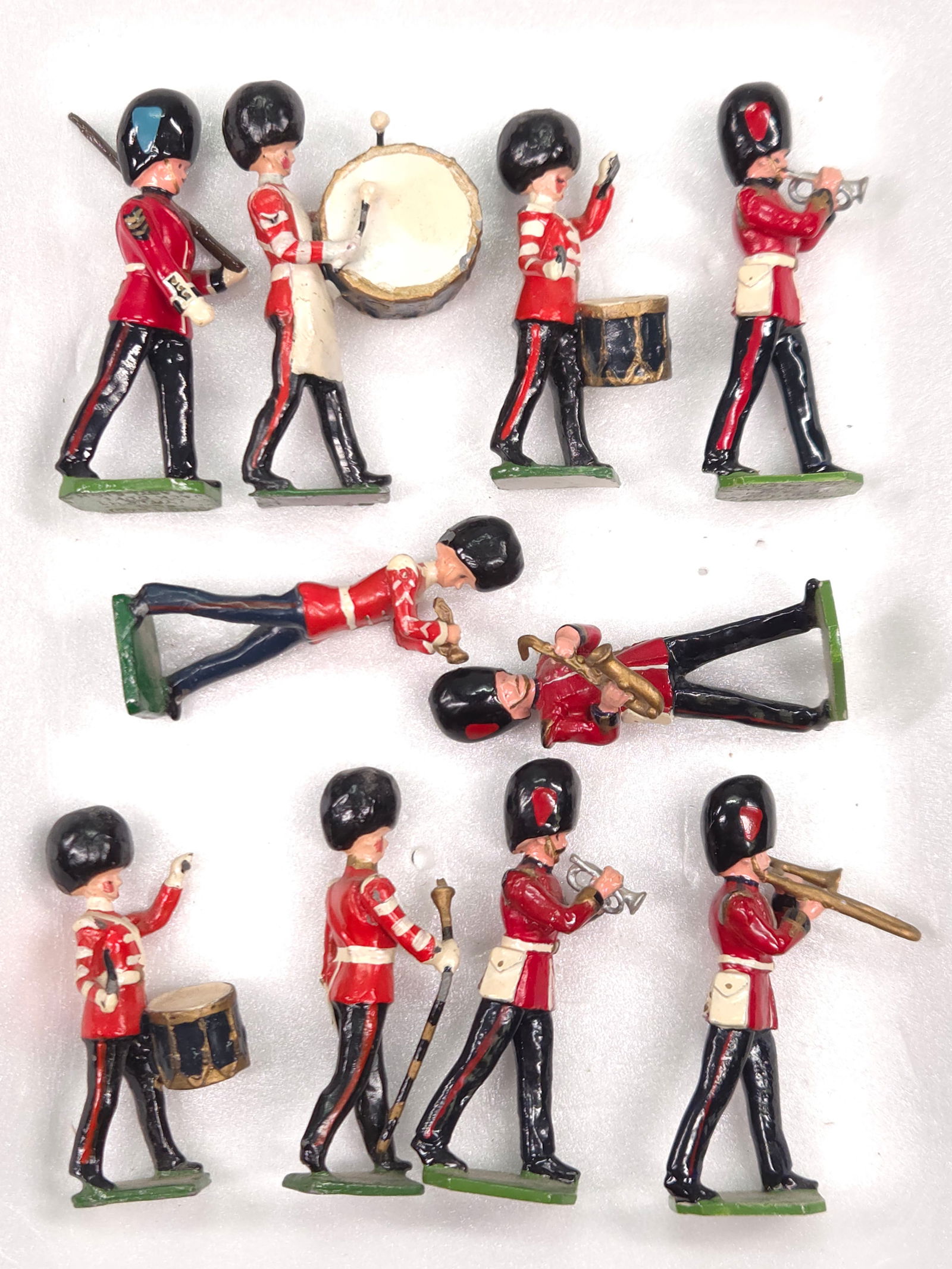 VARIOUS BRAND BRITISH GUARD LEAD SOLDIERS (1 of 3)