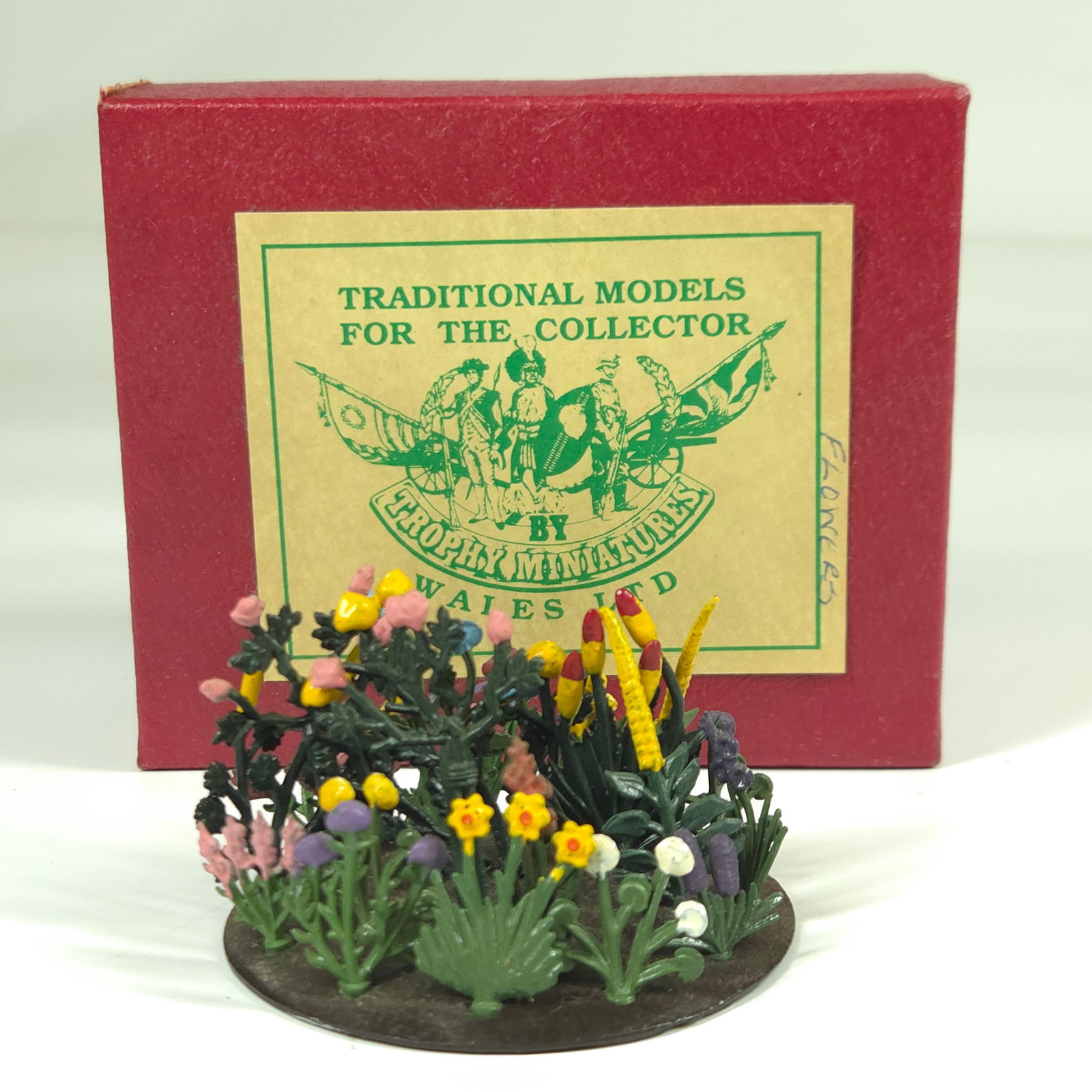 TROPHY MINIATURES LEAD FLOWER GARDEN W/ BOX (1 of 3)