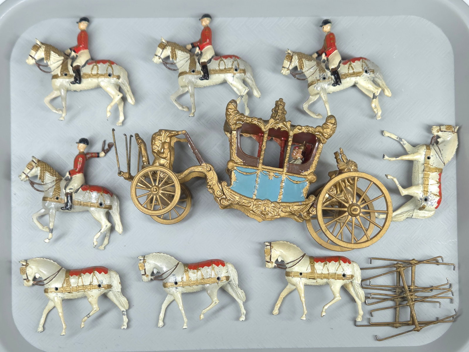 BRITAINS LTD ROYAL CORONATION COACH W/ HORSES (1 of 5)