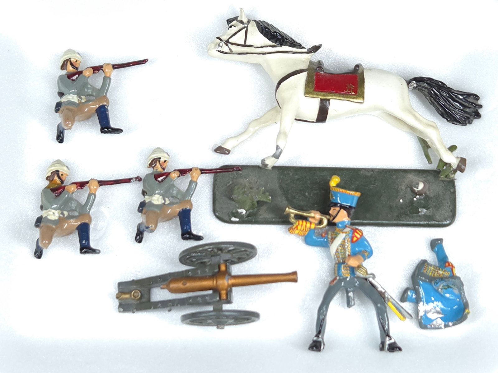 SET OF 3 TROPHY MINIATURES LEAD SOLDIERS (1 of 4)