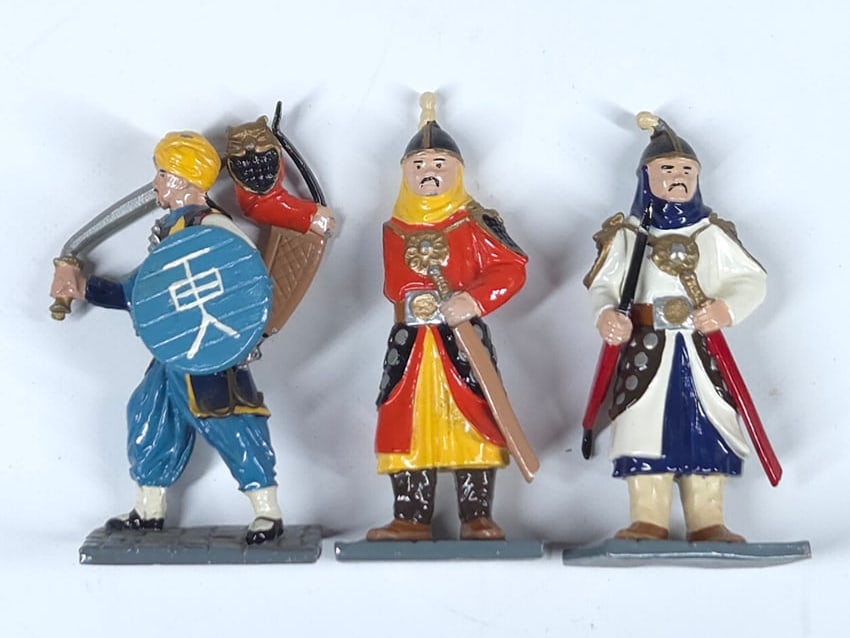 SET OF 3 TROPHY MINIATURES LEAD SOLDIERS (1 of 5)