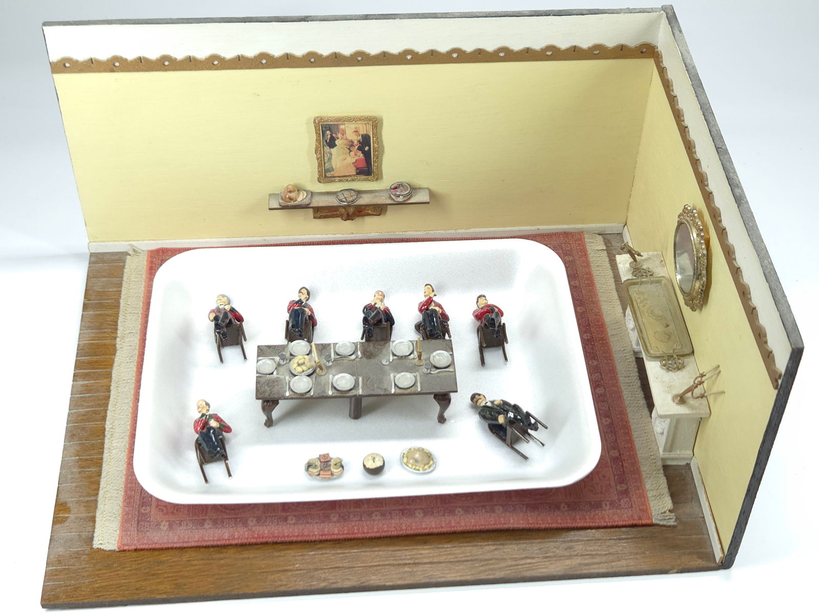 CUSTOM INTERIOR HOME LEAD SOLDIER DIORAMA: REMAINS IN VERY GOOD CONDITION, SHOWING ONLY SOME TYPICAL WEAR.