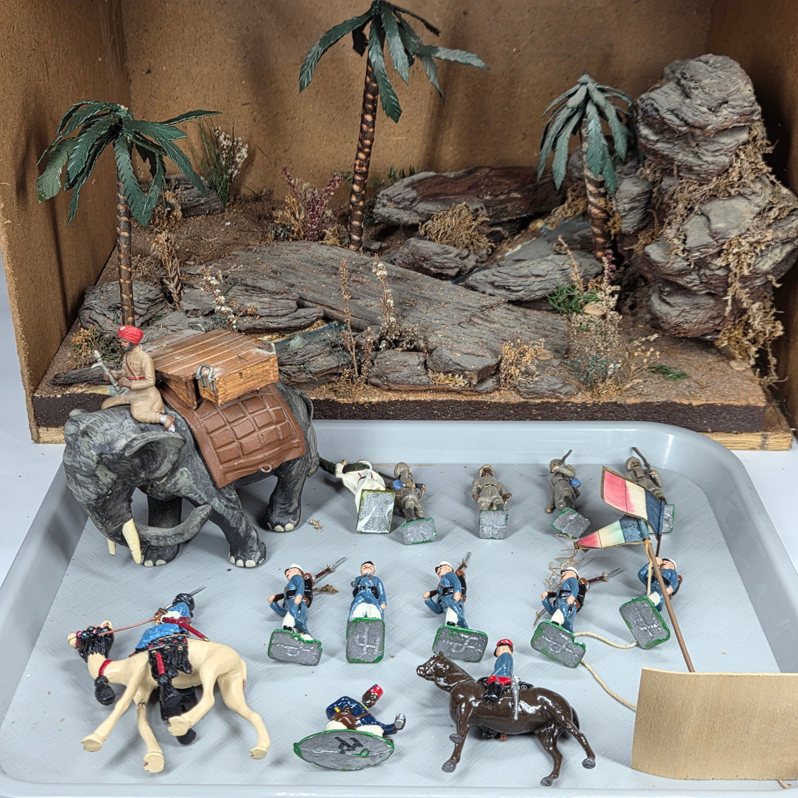 CUSTOM AFRICA DIORAMA W/ LEAD ELEPHANT & SOLDIERS (1 of 6)