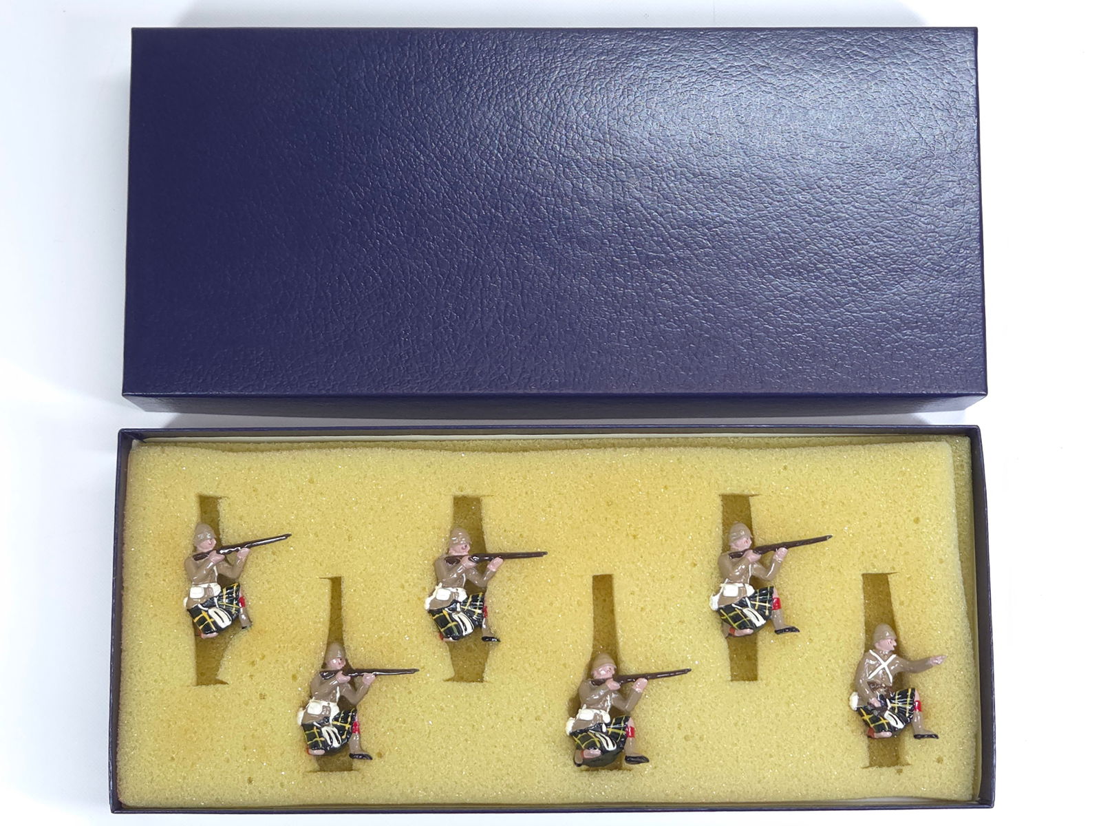 BLENHEIM MILITARY MODELS 6-PIECE SOLDIER SET (1 of 4)