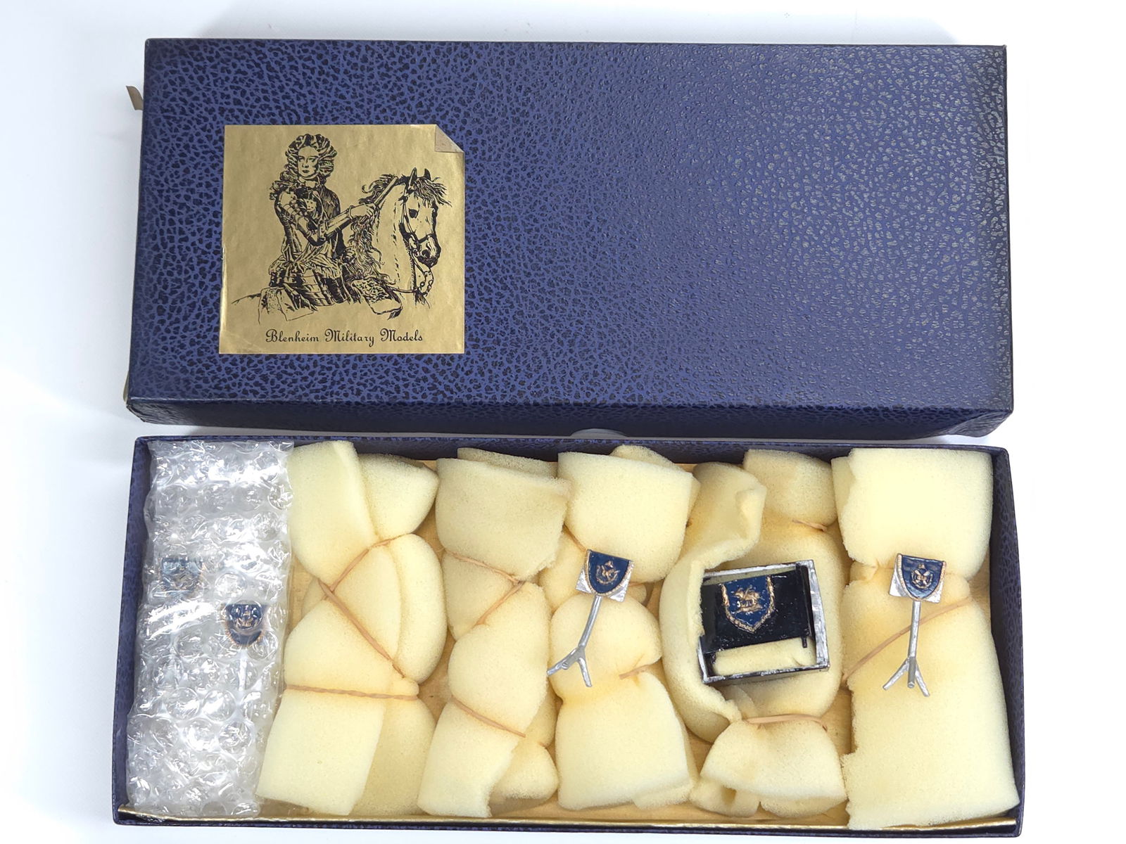 BLENHEIM MODELS STANDS & PODIUMS (1 of 4)