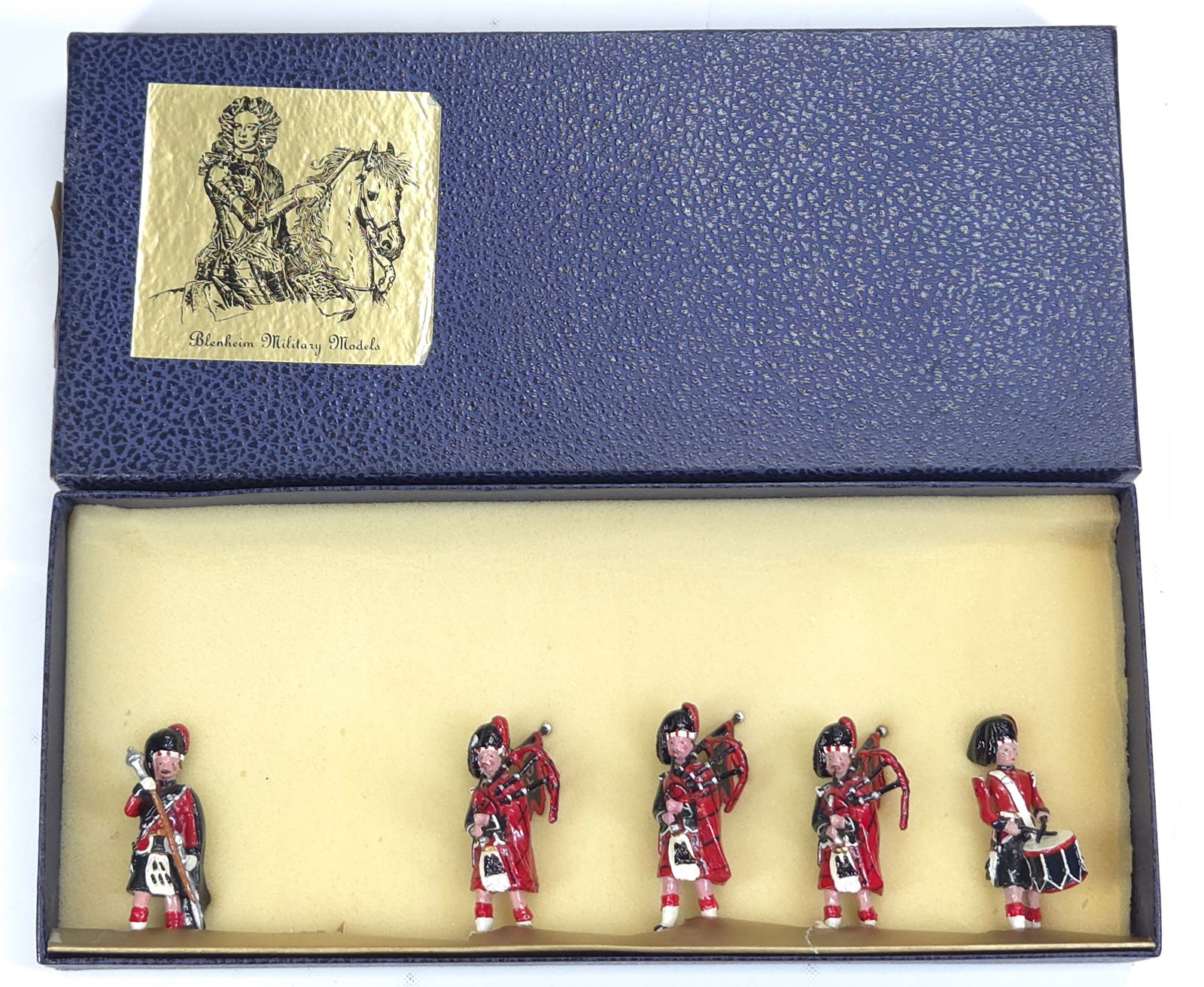 BLENHEIM MODELS BLACK WATCH PIPES & DRUMS BASIC SET: REMAINS IN VERY GOOD CONDITION WITH BOX.