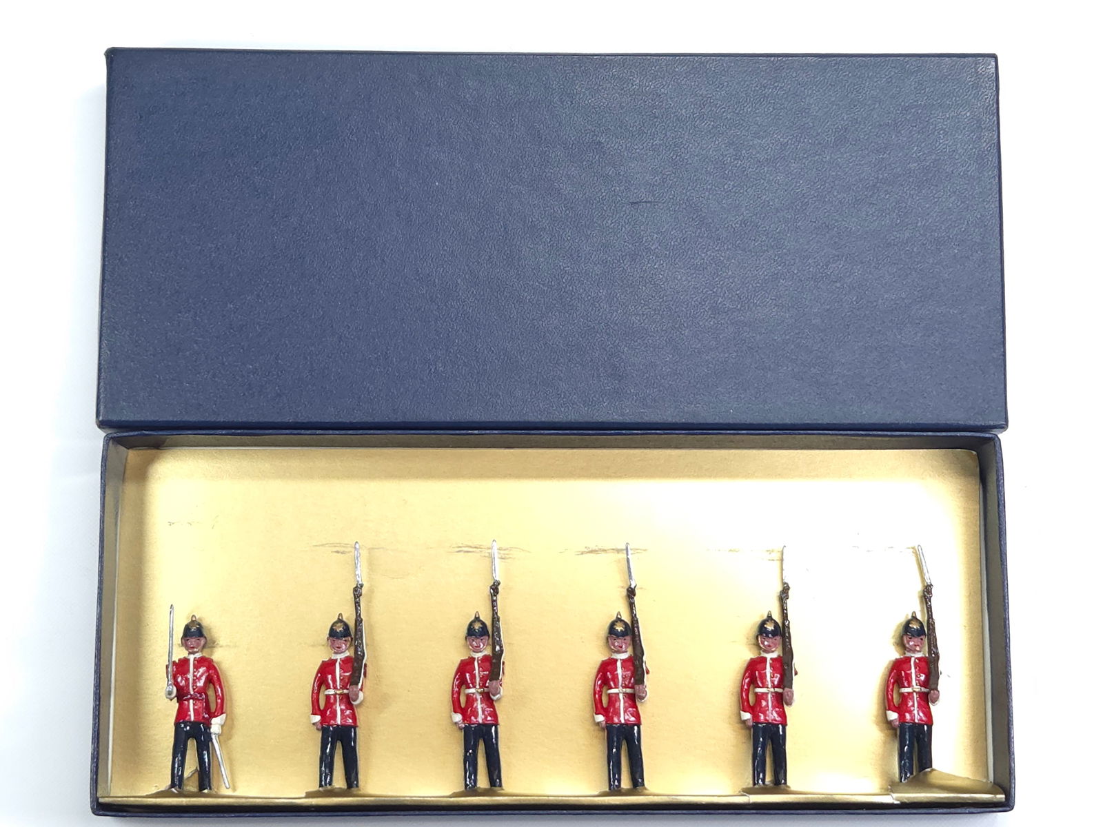 BLENHEIM MODELS STANDS & PODIUMS (1 of 4)