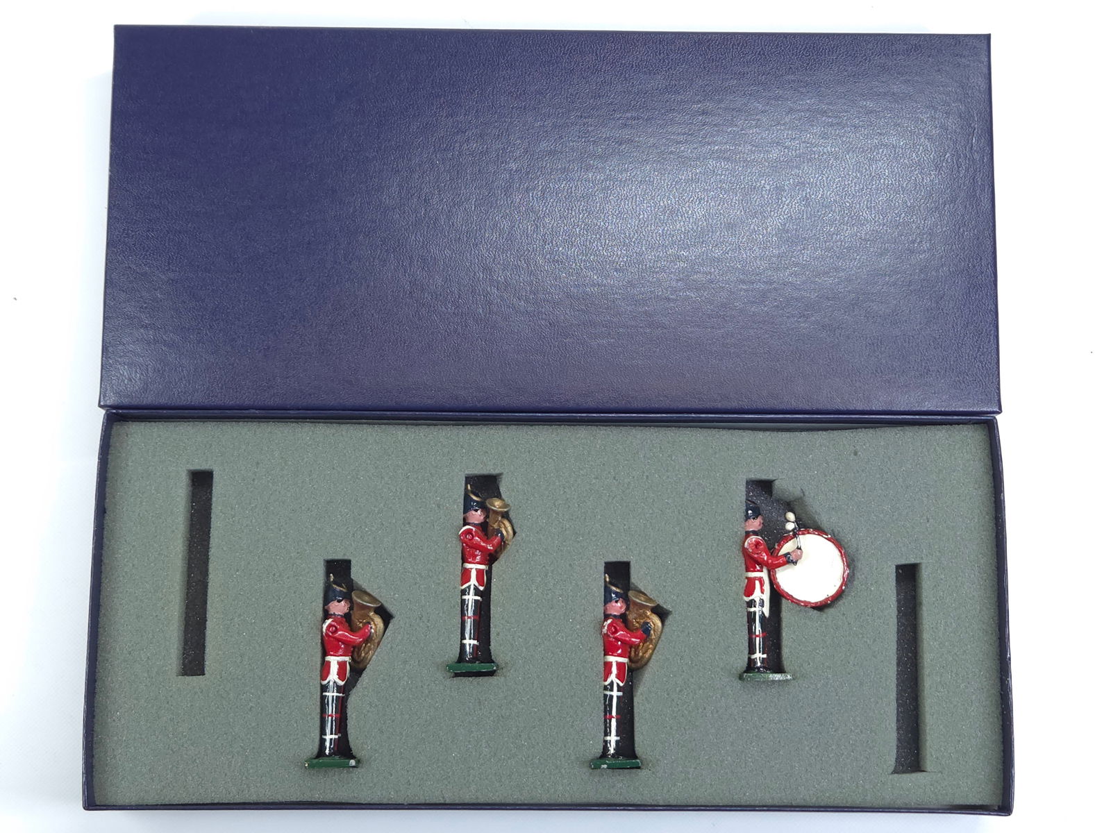 BLENHEIM MILITARY MODELS 4-PIECE SOLDIER BAND SET (1 of 4)