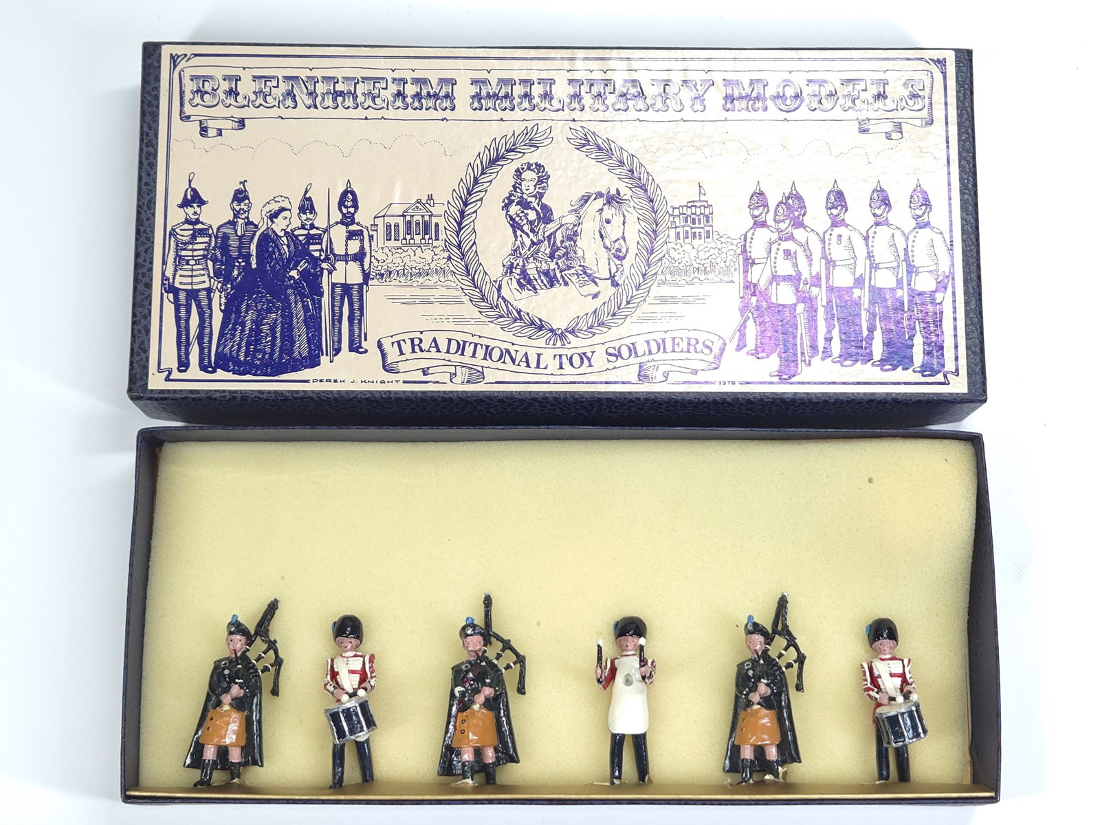 BLENHEIM MODELS IRISH GUARDS PIPES & DRUMS BASIC SET: REMAINS IN VERY GOOD CONDITION WITH BOX.