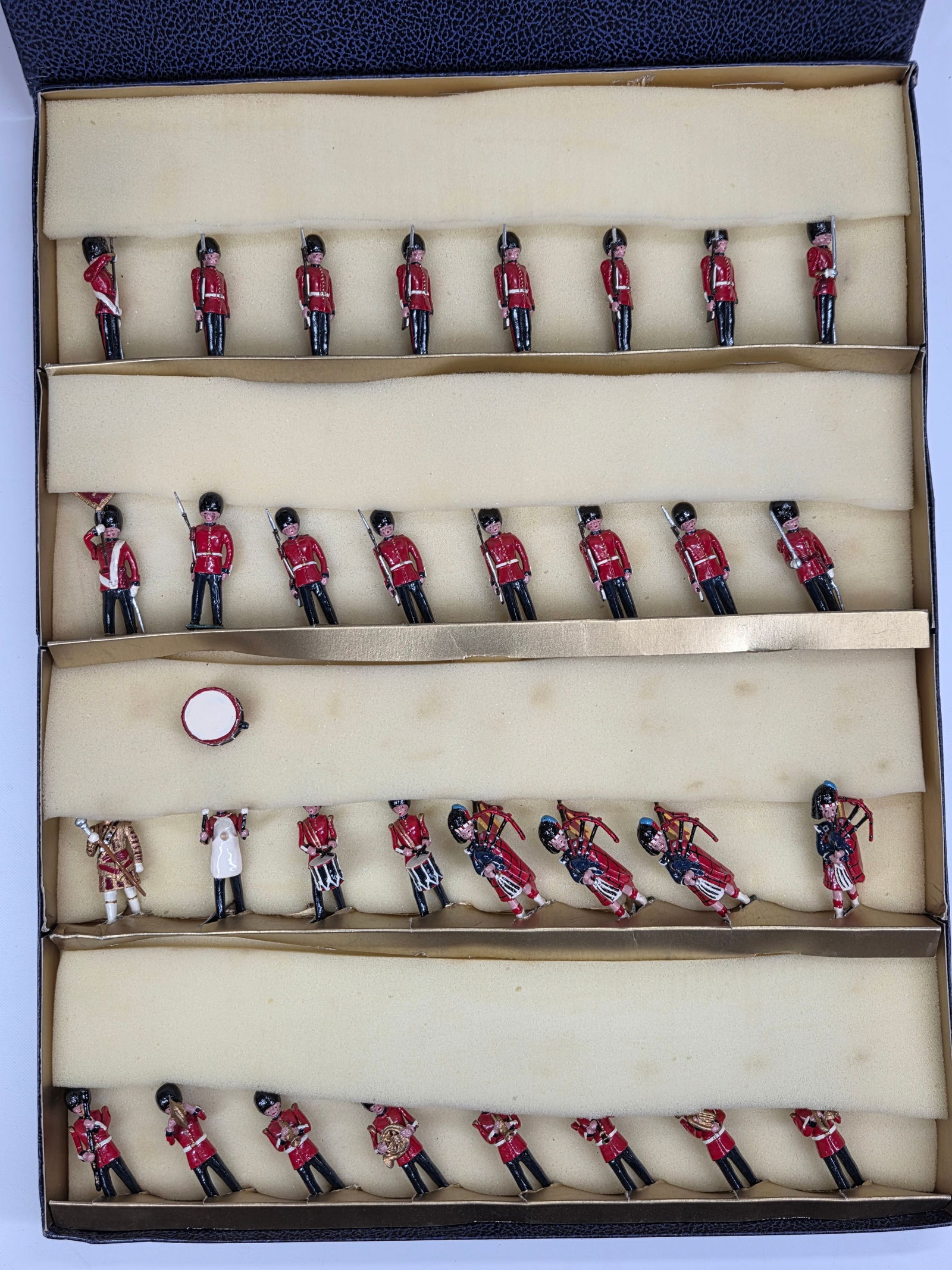 BLENHEIM MODELS TROOPING OF THE COLOUR SET (1 of 8)