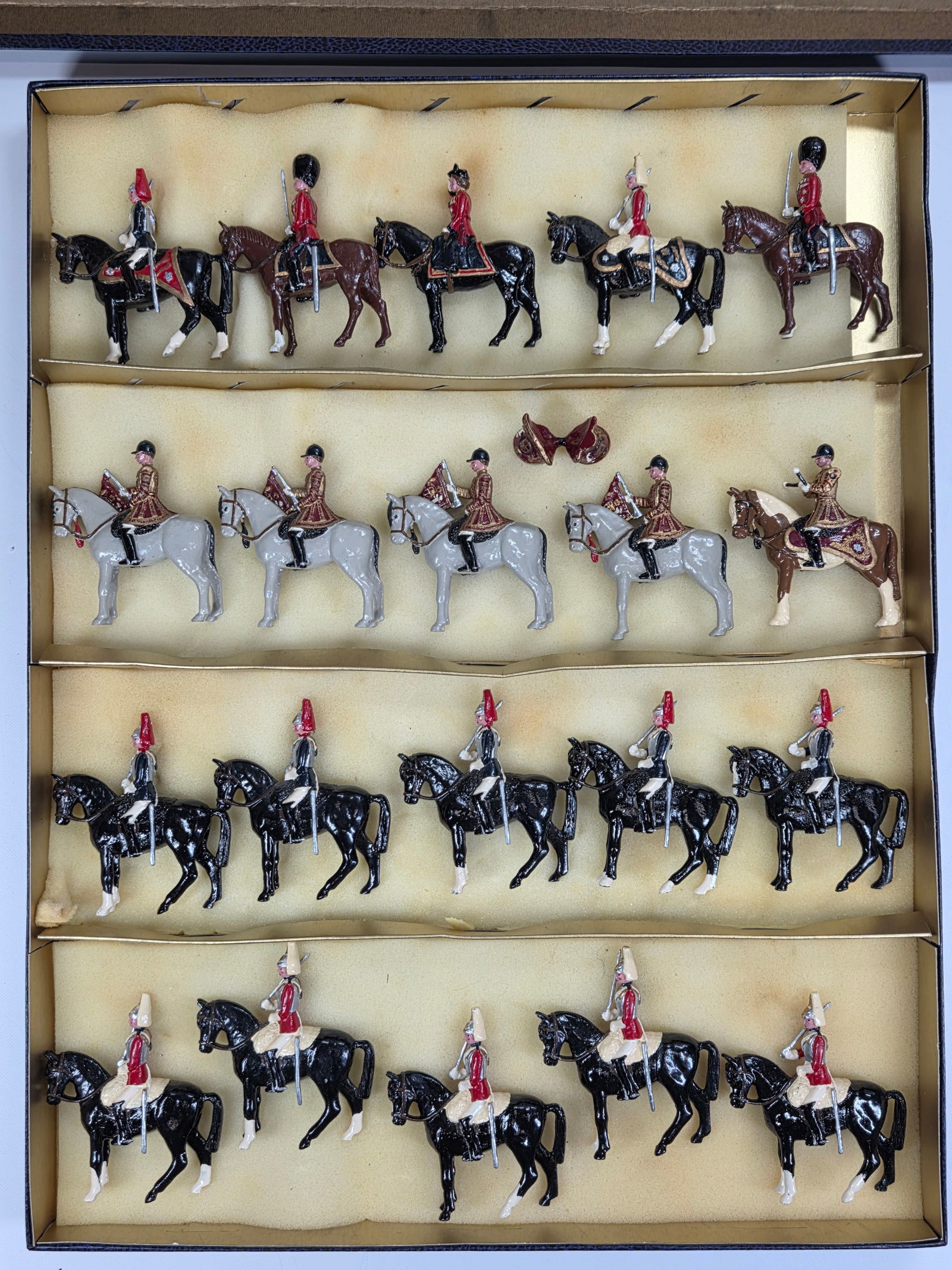 BLENHEIM MODELS TROOPING OF THE COLOUR SET (1 of 6)