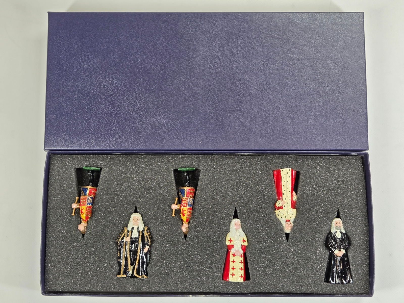 VC MINIATURES JUDGES & PAGES SET (1 of 3)