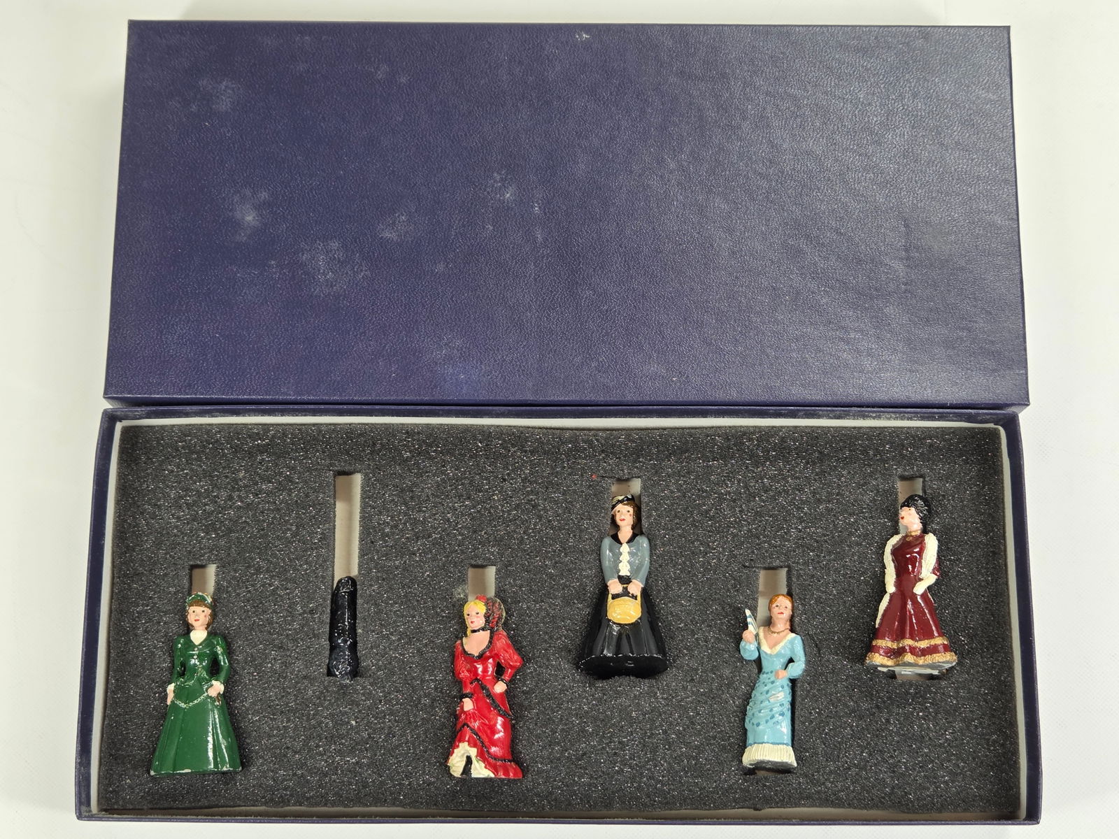 VC MINIATURES VICTORIAN ERA LADIES (1 of 3)
