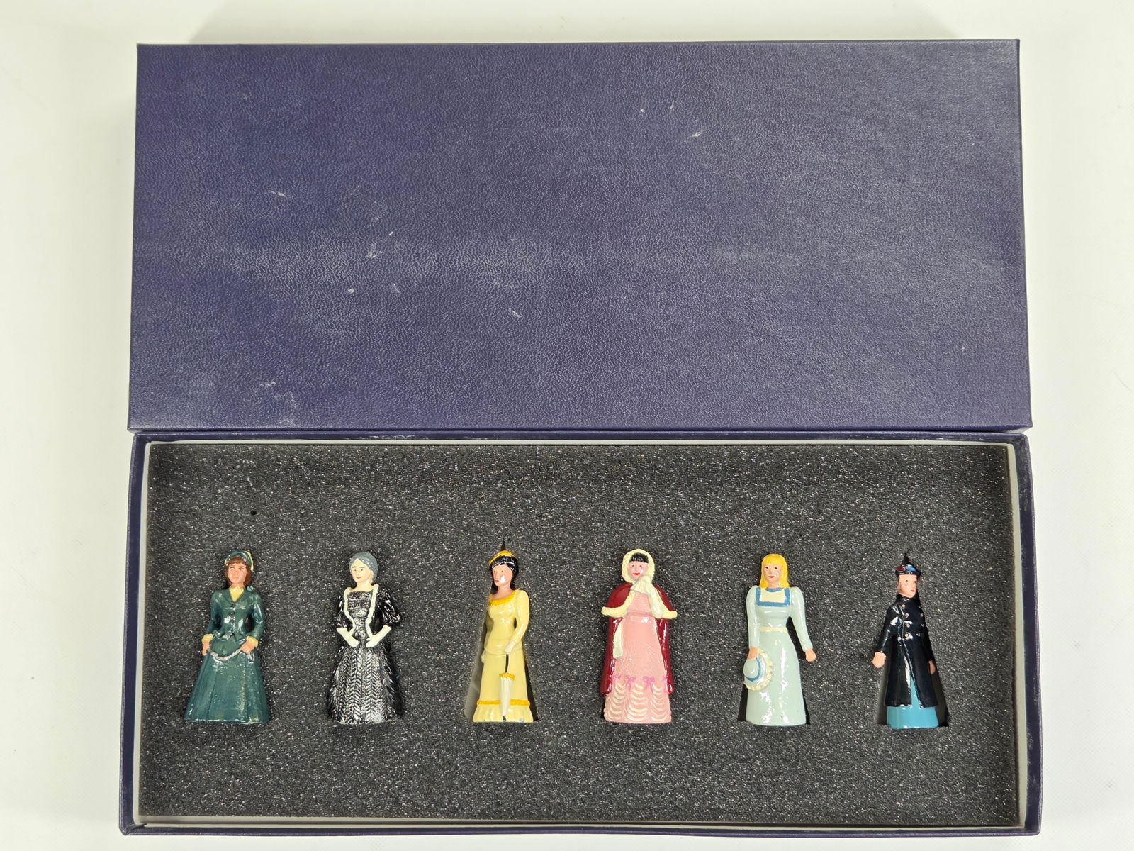 VC MINIATURES VICTORIAN ERA LADIES (1 of 3)