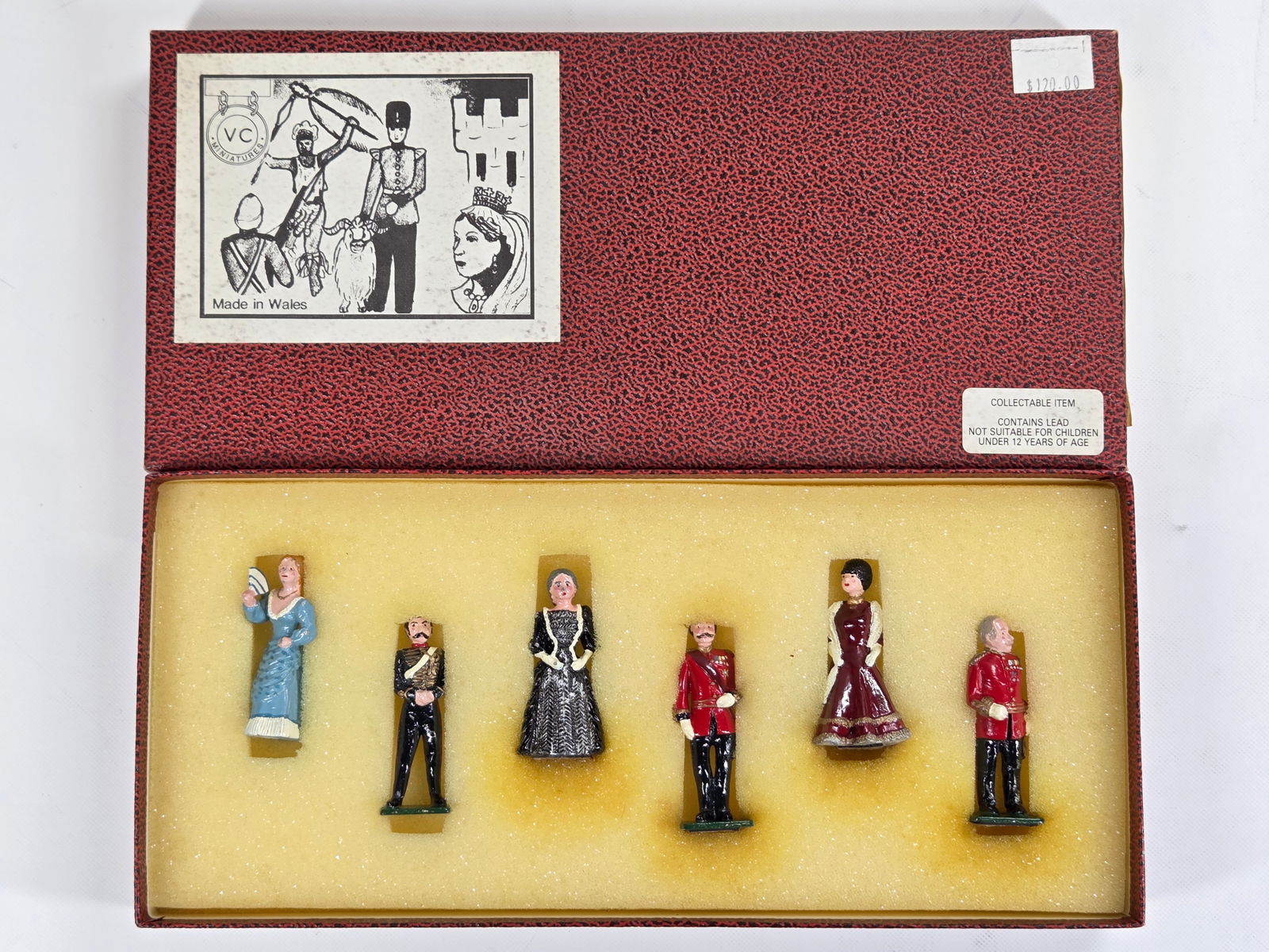 VC MINIATURES COURTIERS SET OF TWO (1 of 4)