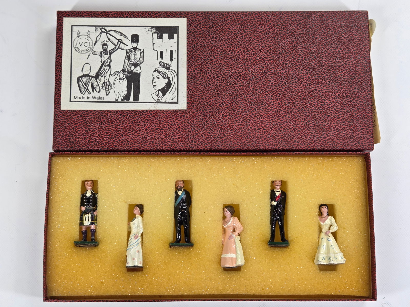 VC MINIATURES COURTIERS SET OF TWO (1 of 4)