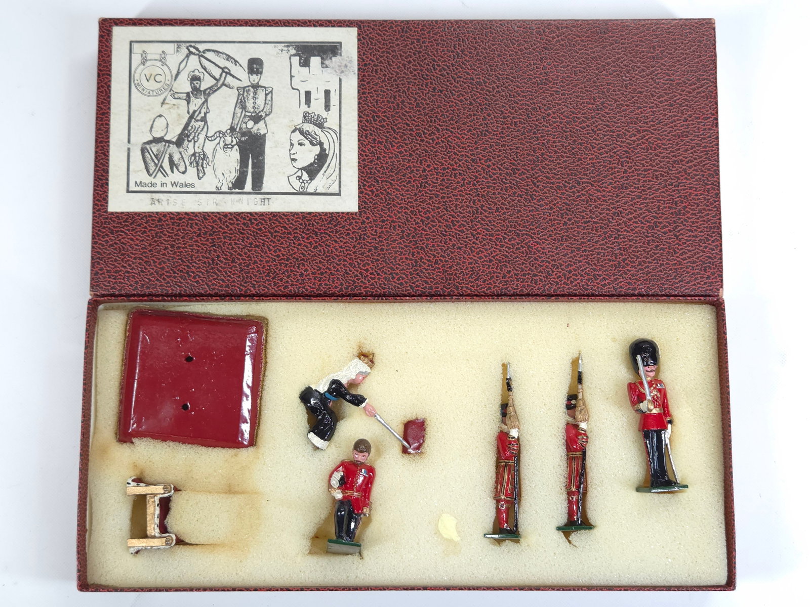 VC MINIATURES ARISE SIR KNIGHT SET: REMAINS IN VERY GOOD CONDITION WITH BOX.
