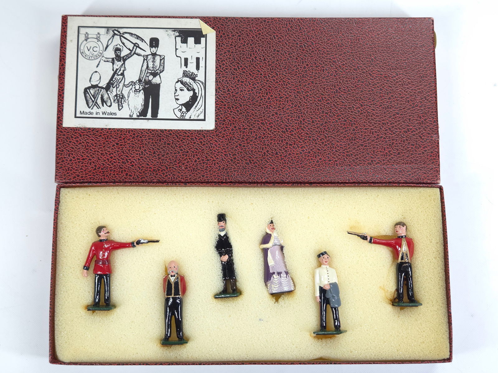 VC MINIATURES DUELING PISTOLS SET: REMAINS IN VERY GOOD CONDITION WITH BOX.