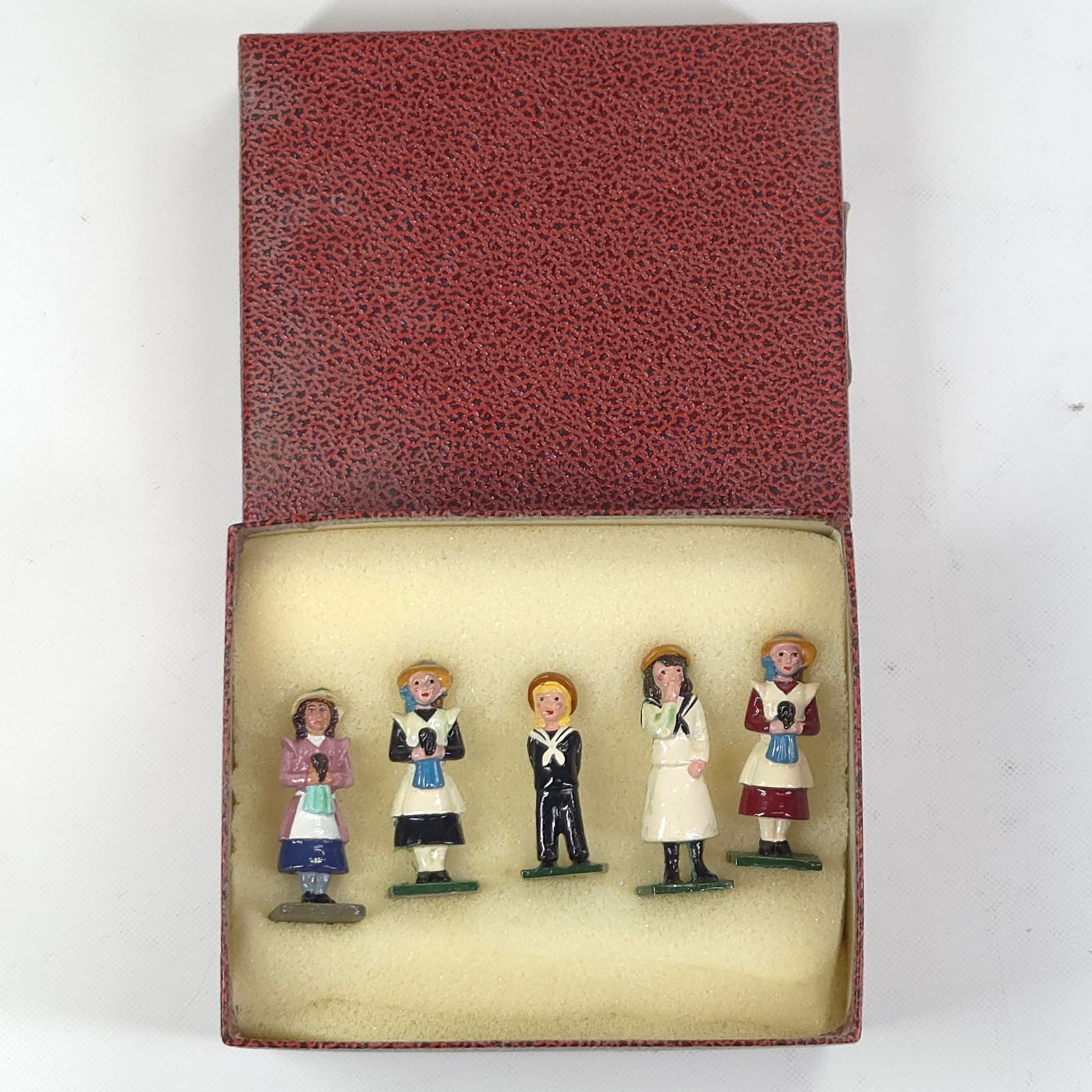 VC MINIATURES - CHILDREN W/ DOLLS SET (1 of 4)