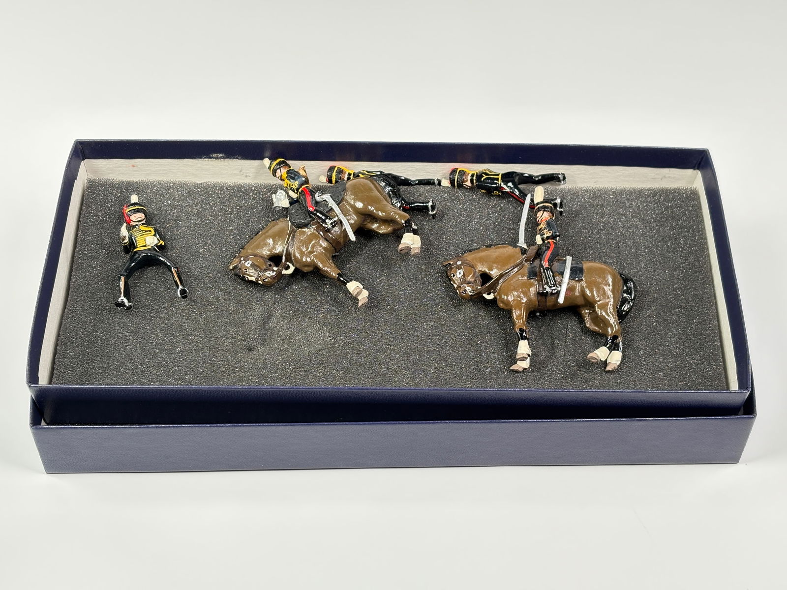 MARLBOROUGH 3-PIECE MOUNTED SET (1 of 4)