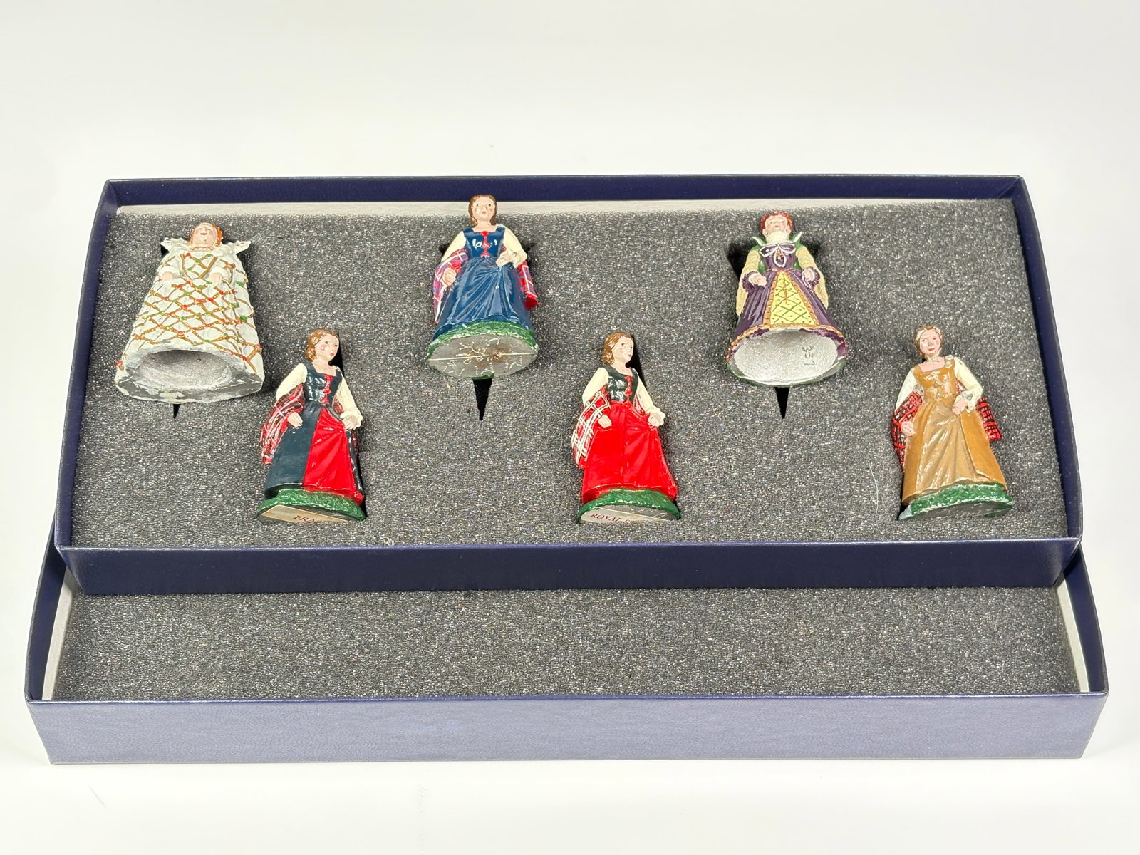 MARLBOROUGH VICTORIAN LADIES: REMAINS IN VERY GOOD CONDITION WITH BOX.
