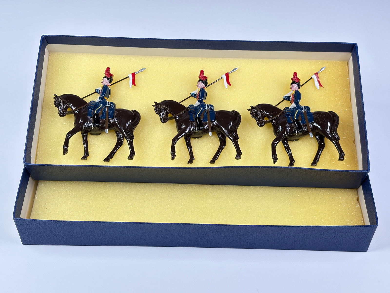 MARLBOROUGH 12TH LANCERS - COMMISSIONED SET: REMAINS IN VERY GOOD CONDITION WITH BOX.