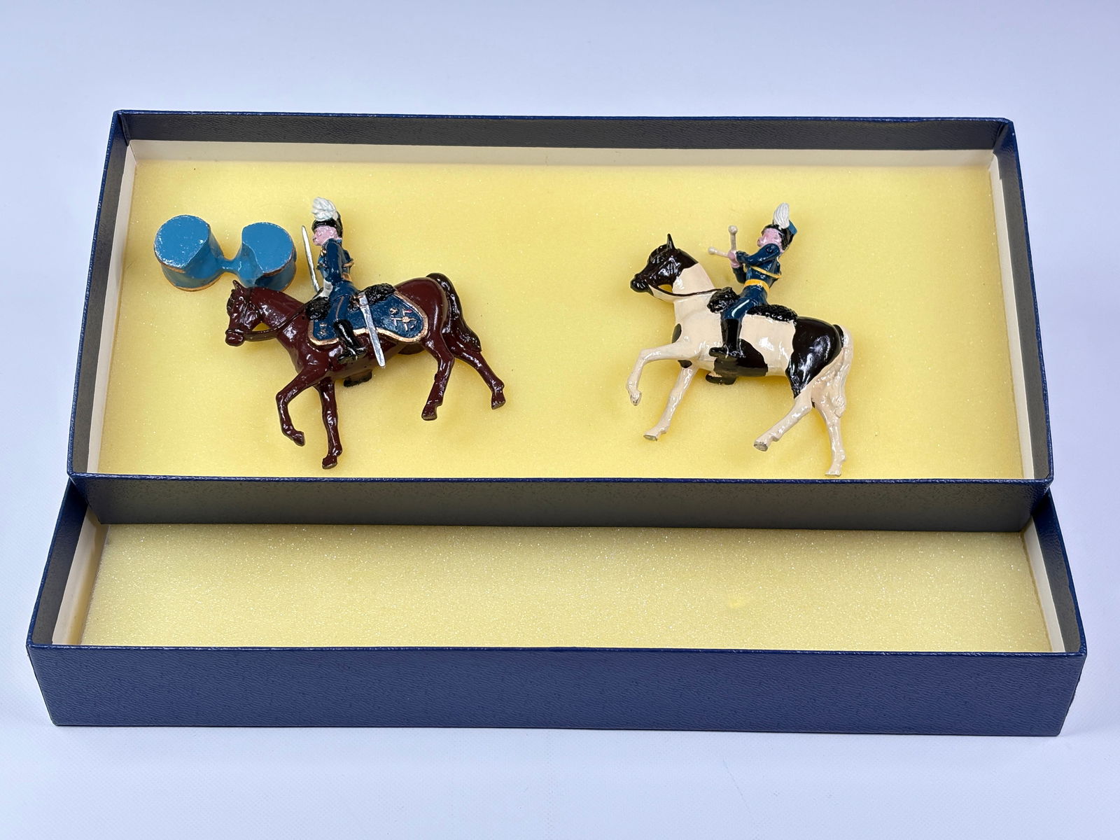 MARLBOROUGH 21ST LANCERS OFFICERS & KETTLEDRUMMER MOUNTED (1 of 5)