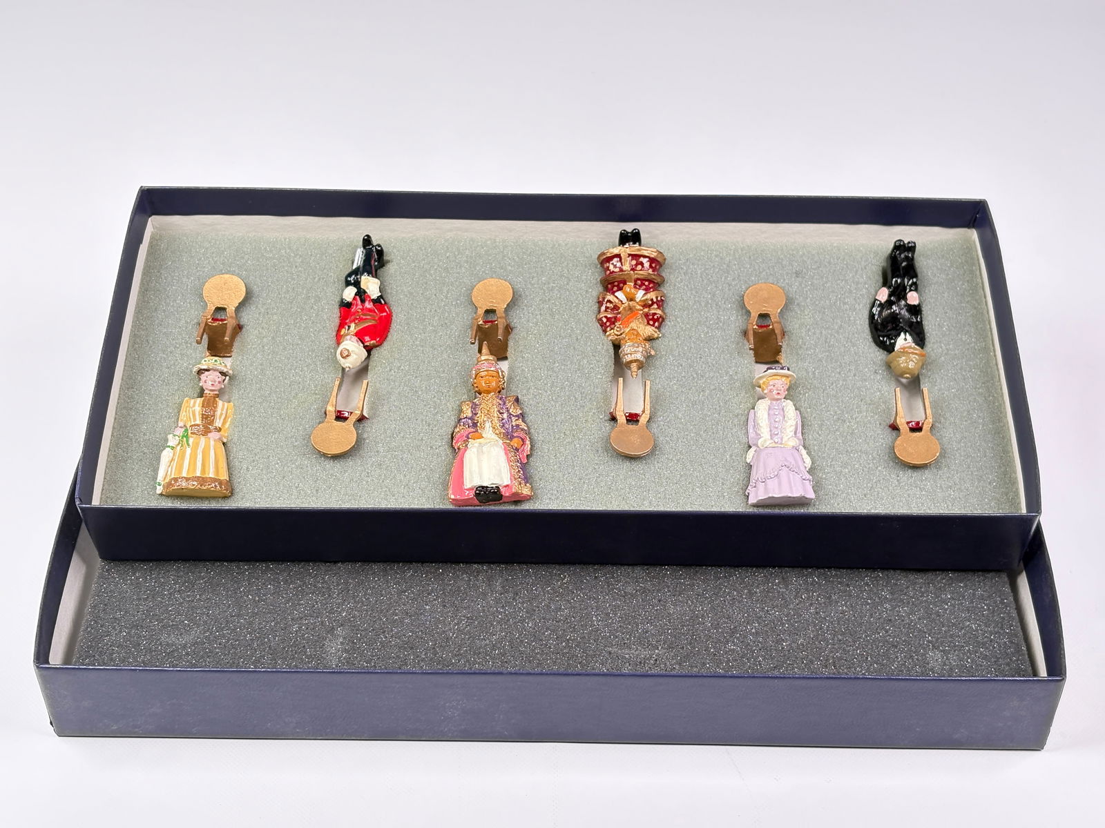 MARLBOROUGH 6-PIECE FIGURAL SET W/ CHAIRS (1 of 4)