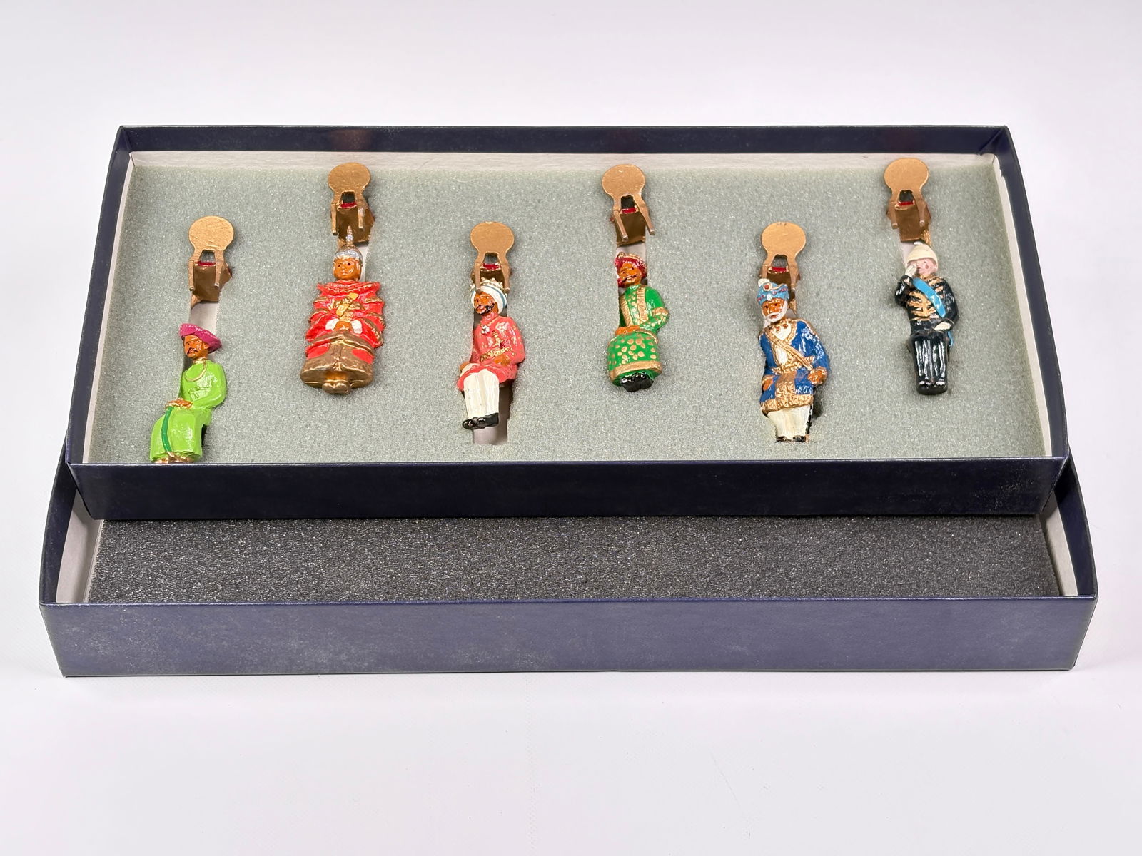 MARLBOROUGH 6-PIECE FIGURAL SET W/ CHAIRS (1 of 4)