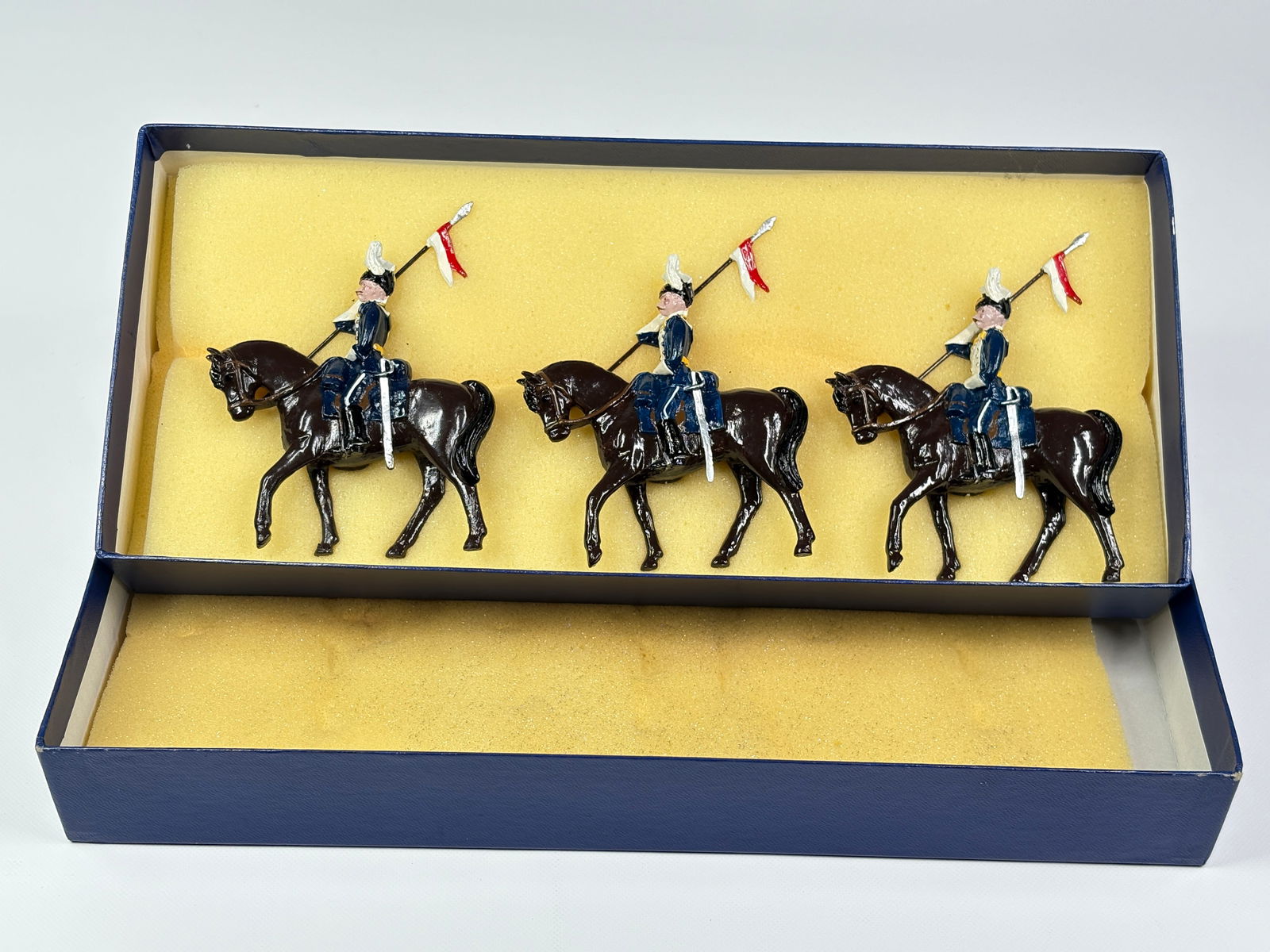 MARLBOROUGH J5A 17TH LANCERS: REMAINS IN VERY GOOD CONDITION WITH BOX.