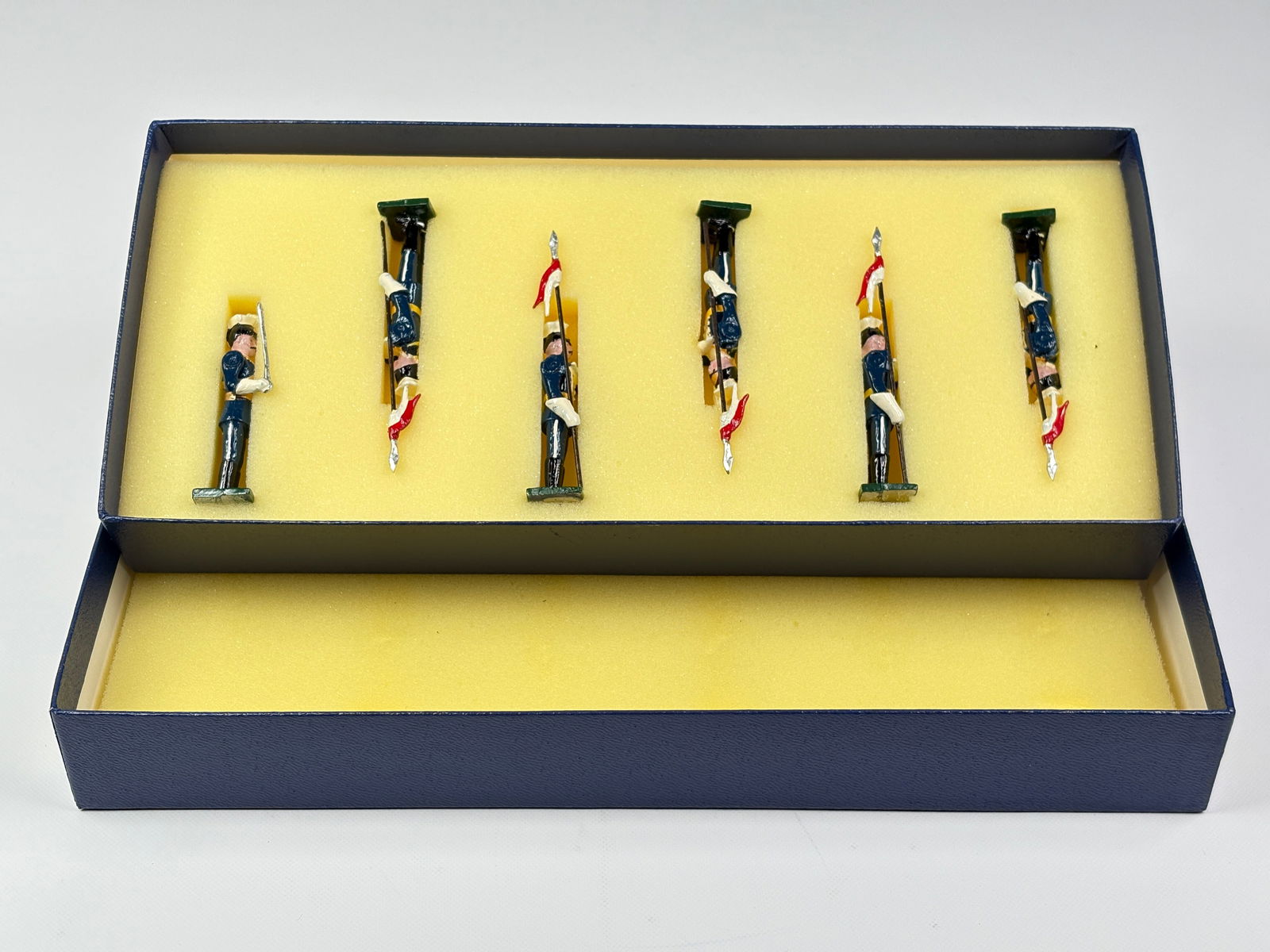 MARLBOROUGH 17TH LANCERS: REMAINS IN VERY GOOD CONDITION WITH BOX.