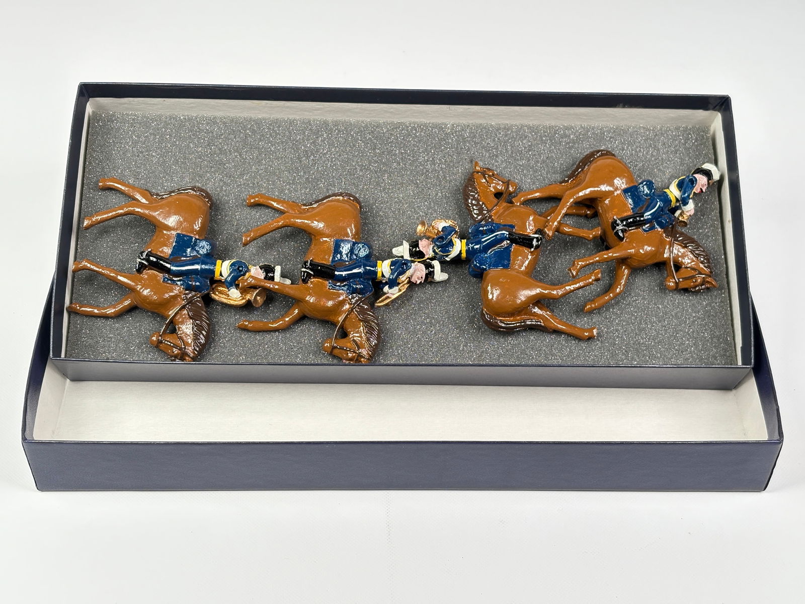 MARLBOROUGH 4-PIECE MOUNTED BAND SET (1 of 4)