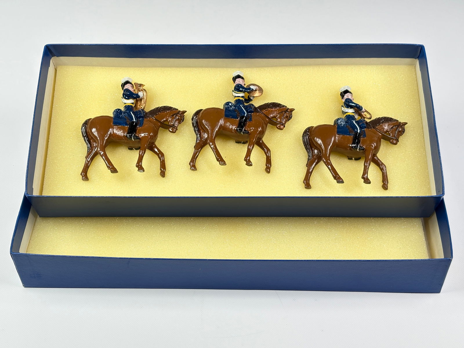 MARLBOROUGH J5D 17TH LANCER BAND: REMAINS IN VERY GOOD CONDITION WITH BOX.