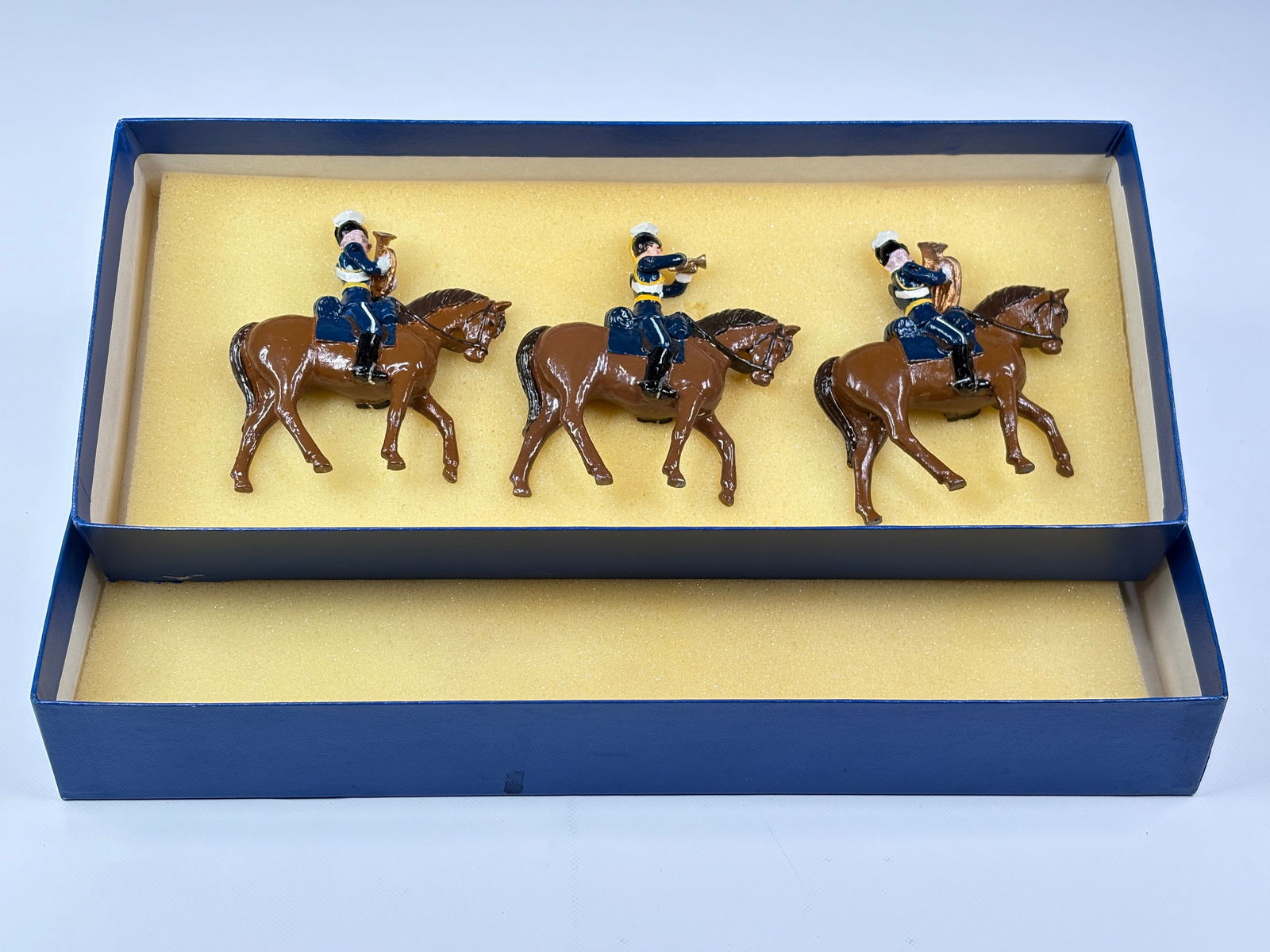 MARLBOROUGH J5E 17TH LANCER BAND: REMAINS IN VERY GOOD CONDITION WITH BOX.