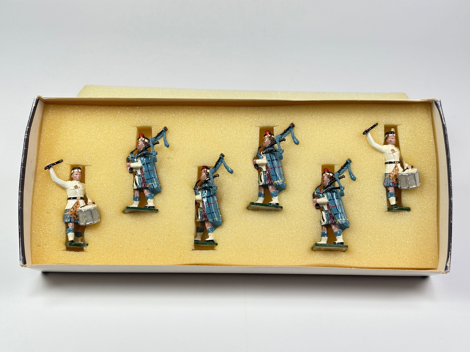 MARLBOROUGH A7 CITADEL MILITARY ACADEMY PIPES & DRUMS: REMAINS IN VERY GOOD CONDITION WITH BOX.