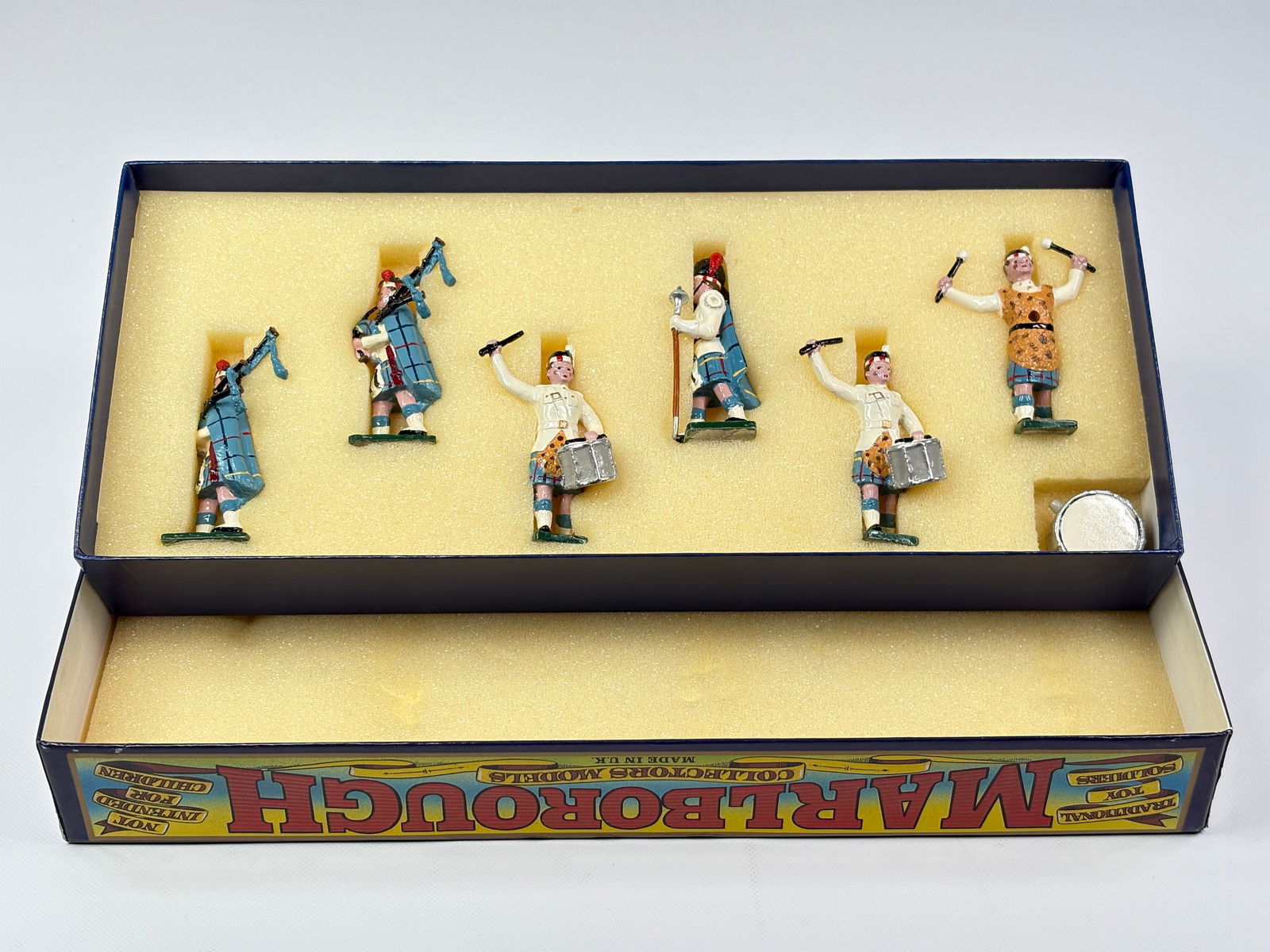 MARLBOROUGH A7 CITADEL MILITARY ACADEMY PIPES & DRUMS: REMAINS IN VERY GOOD CONDITION WITH BOX.