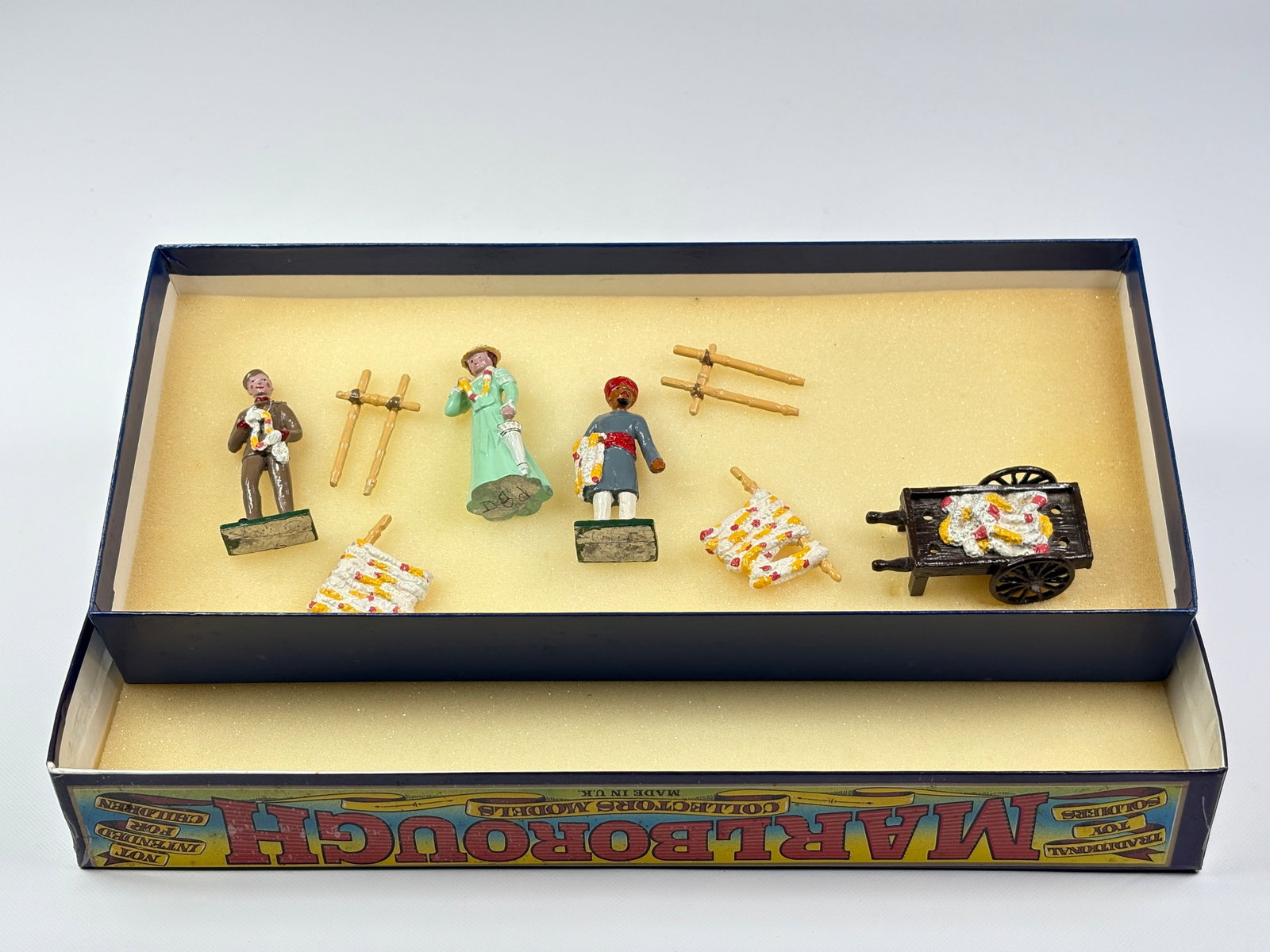 MARLBOROUGH D8D GARLAND SELLER: REMAINS IN VERY GOOD CONDITION WITH BOX.