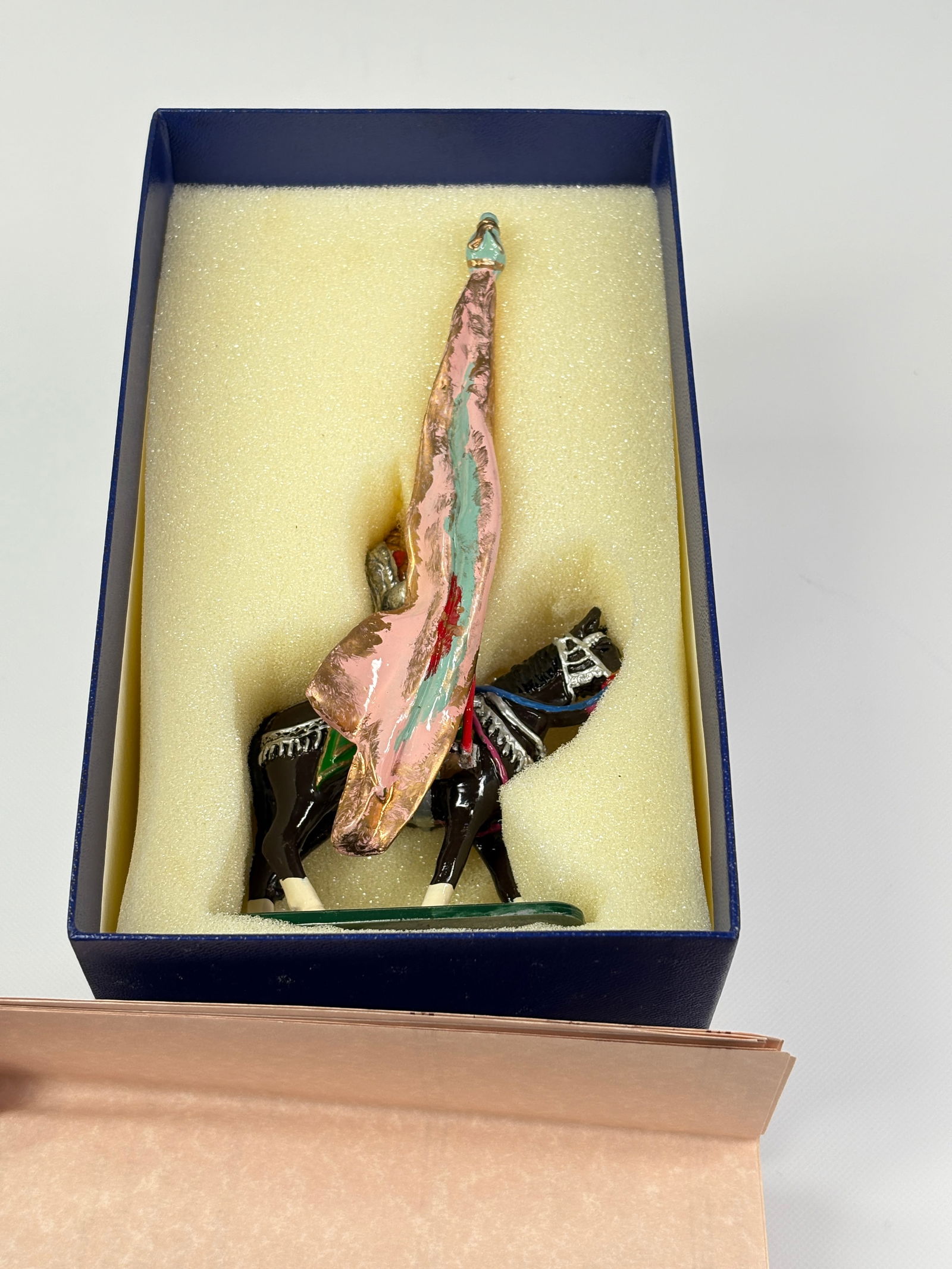 MARLBOROUGH D129 KUTCH FLAG BEARER (1 of 4)