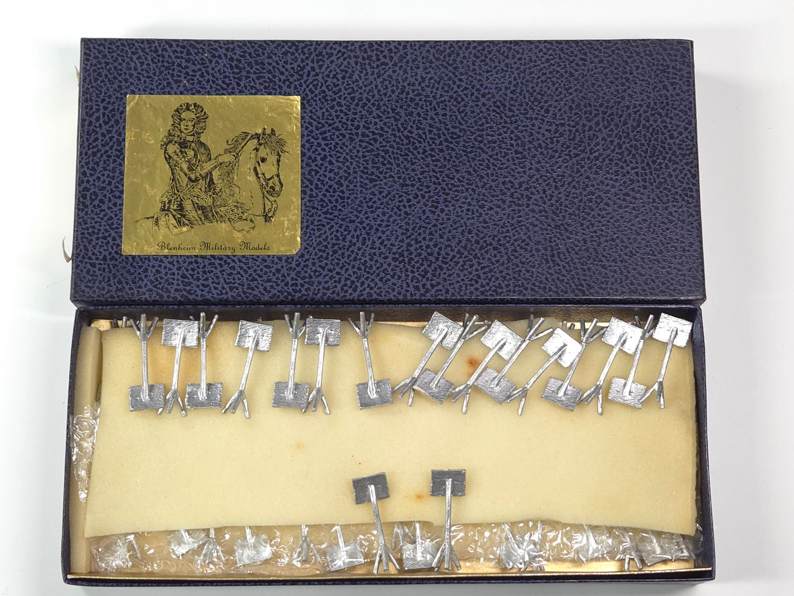 BLENHEIM MODELS STANDS & PODIUMS SET (1 of 4)