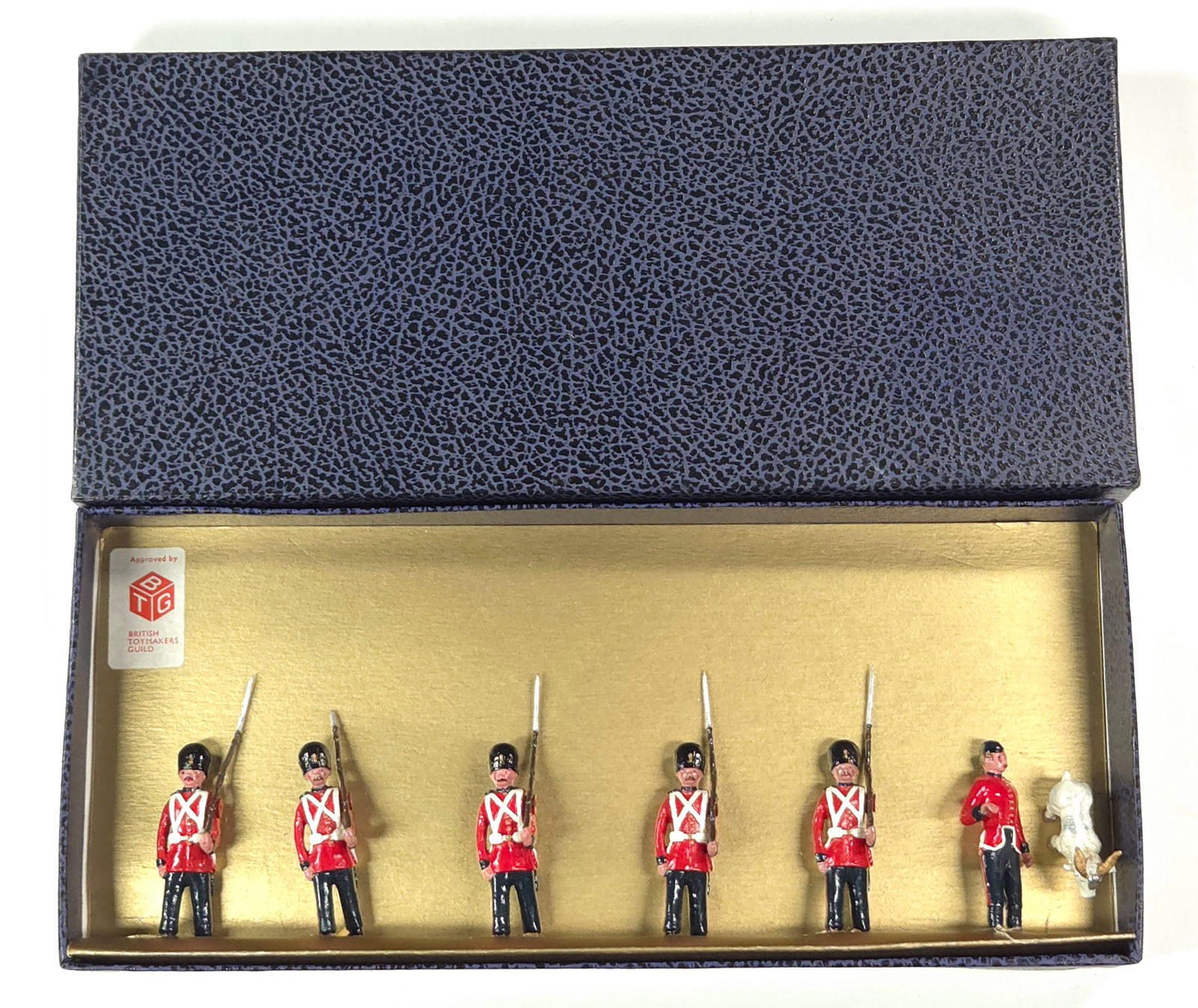BLENHEIM MODELS B28 ROYAL WELSH FUSILIERS & MASCOT 1890: REMAINS IN VERY GOOD CONDITION WITH BOX.