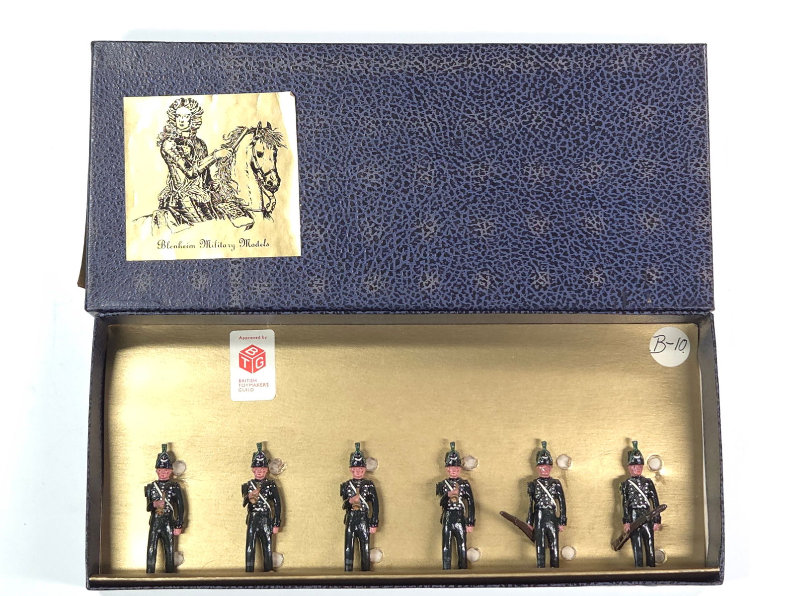 BLENHEIM MODELS B10 RIFLE BRIGADE & BURGLARS: REMAINS IN VERY GOOD CONDITION WITH BOX.